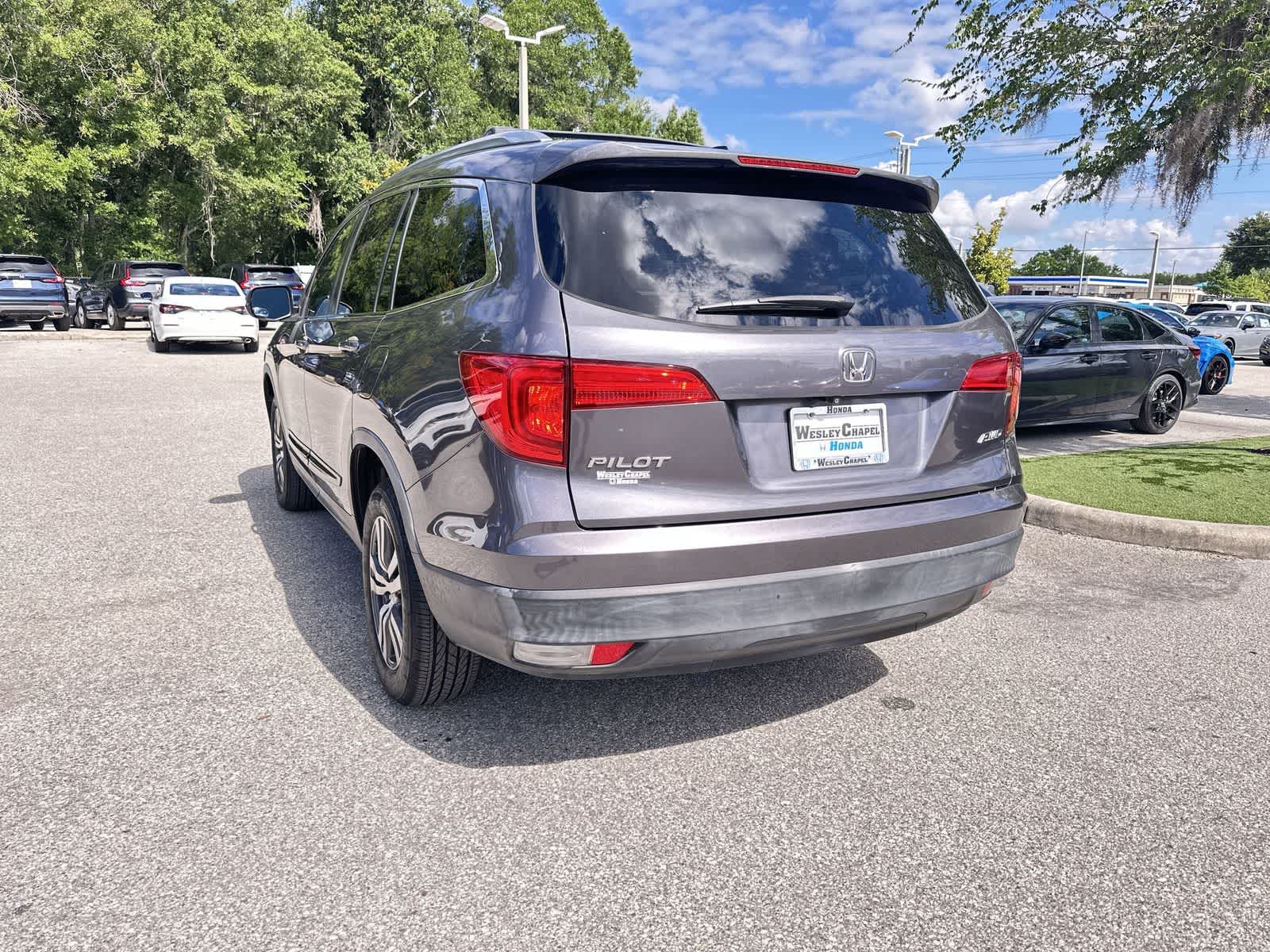 Thumbnail: 2017 Honda Pilot - 4