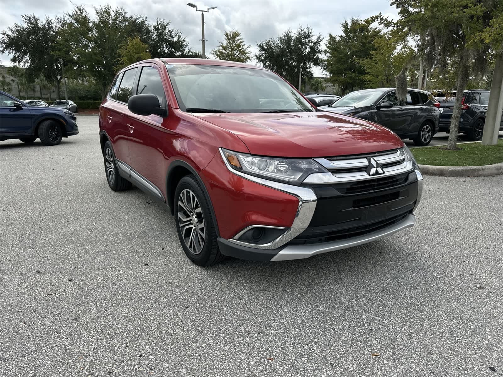 Thumbnail: 2018 Mitsubishi Outlander - 8