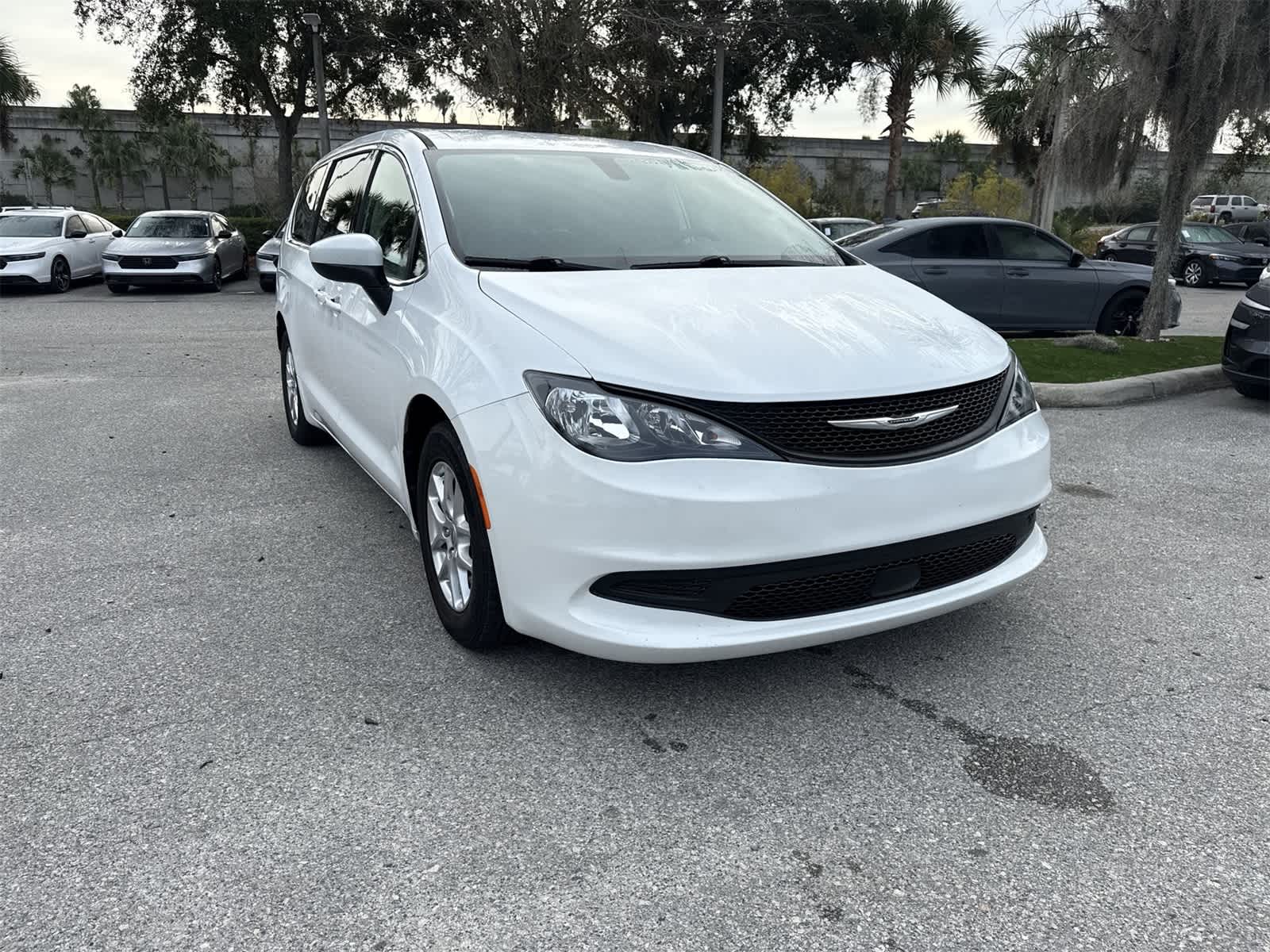 Thumbnail: 2022 Chrysler Voyager - 8