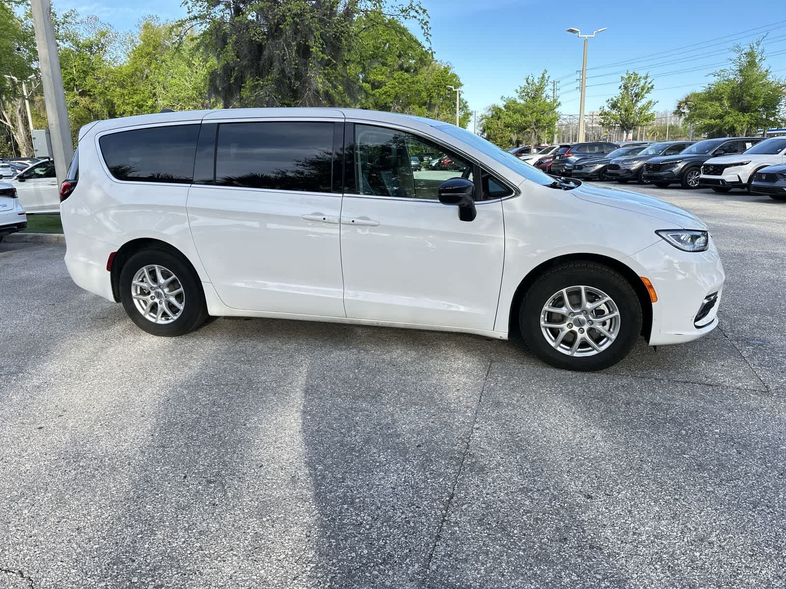 Thumbnail: 2024 Chrysler Pacifica - 7