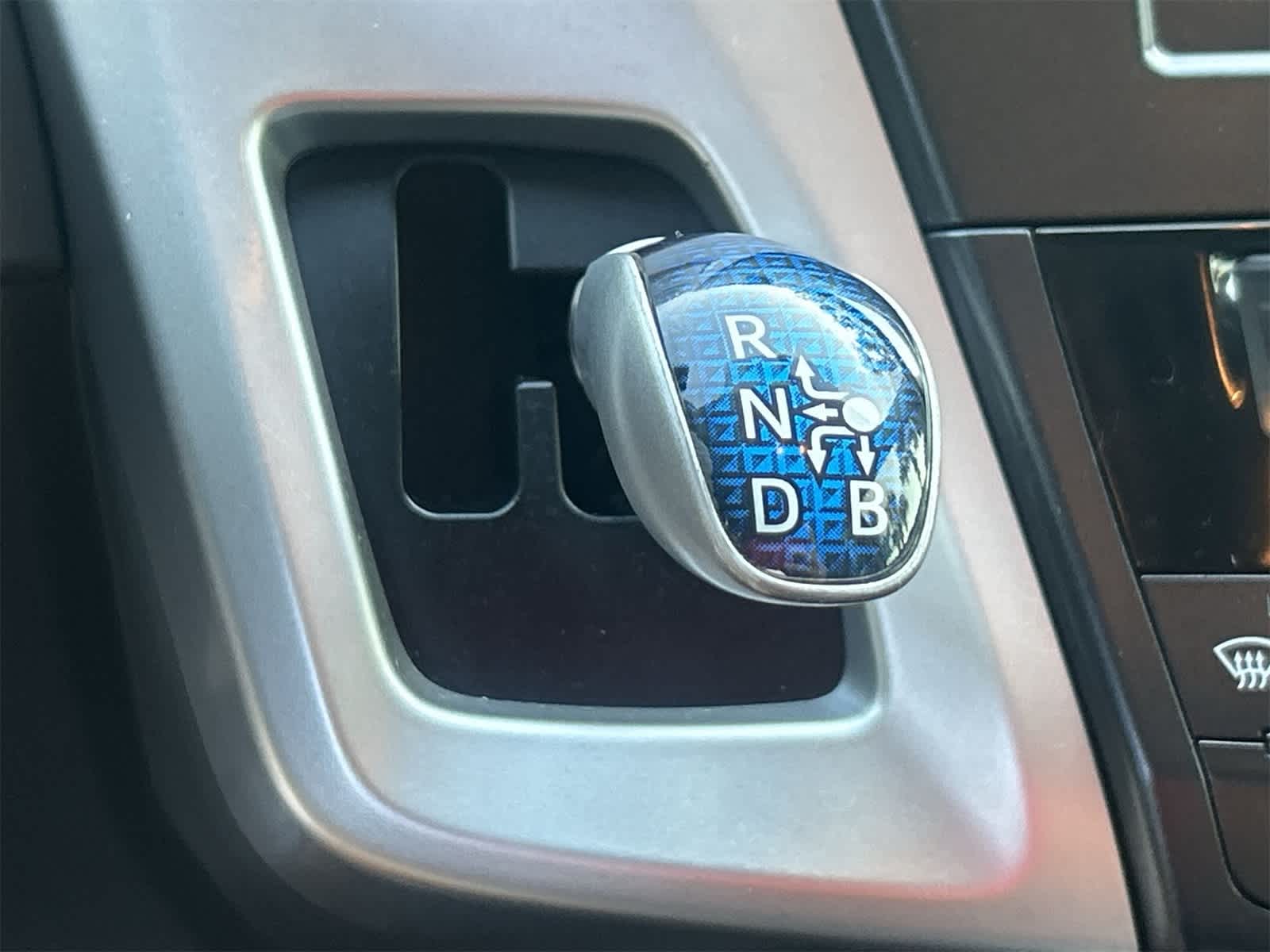Thumbnail: 2013 Toyota Prius v - 21