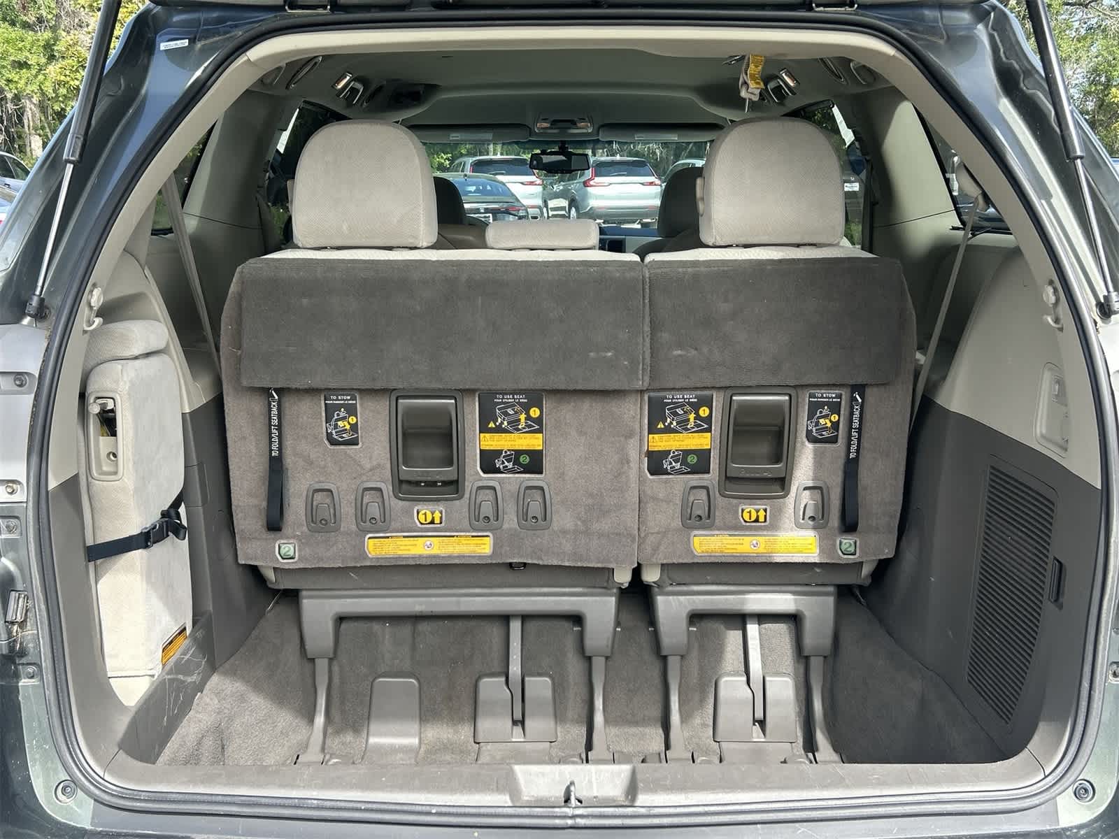 Thumbnail: 2011 Toyota Sienna - 23