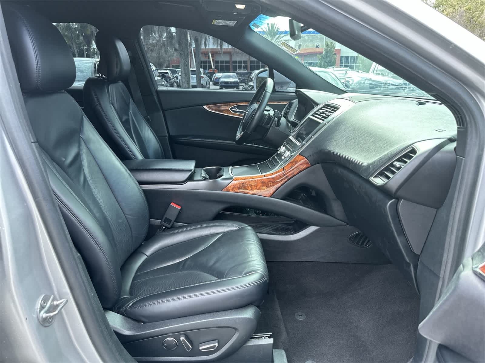 Thumbnail: 2019 Lincoln Nautilus - 16