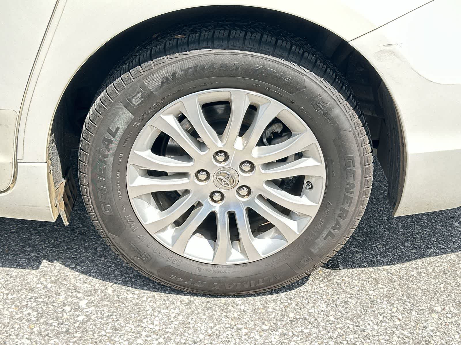 Thumbnail: 2015 Toyota Sienna - 12