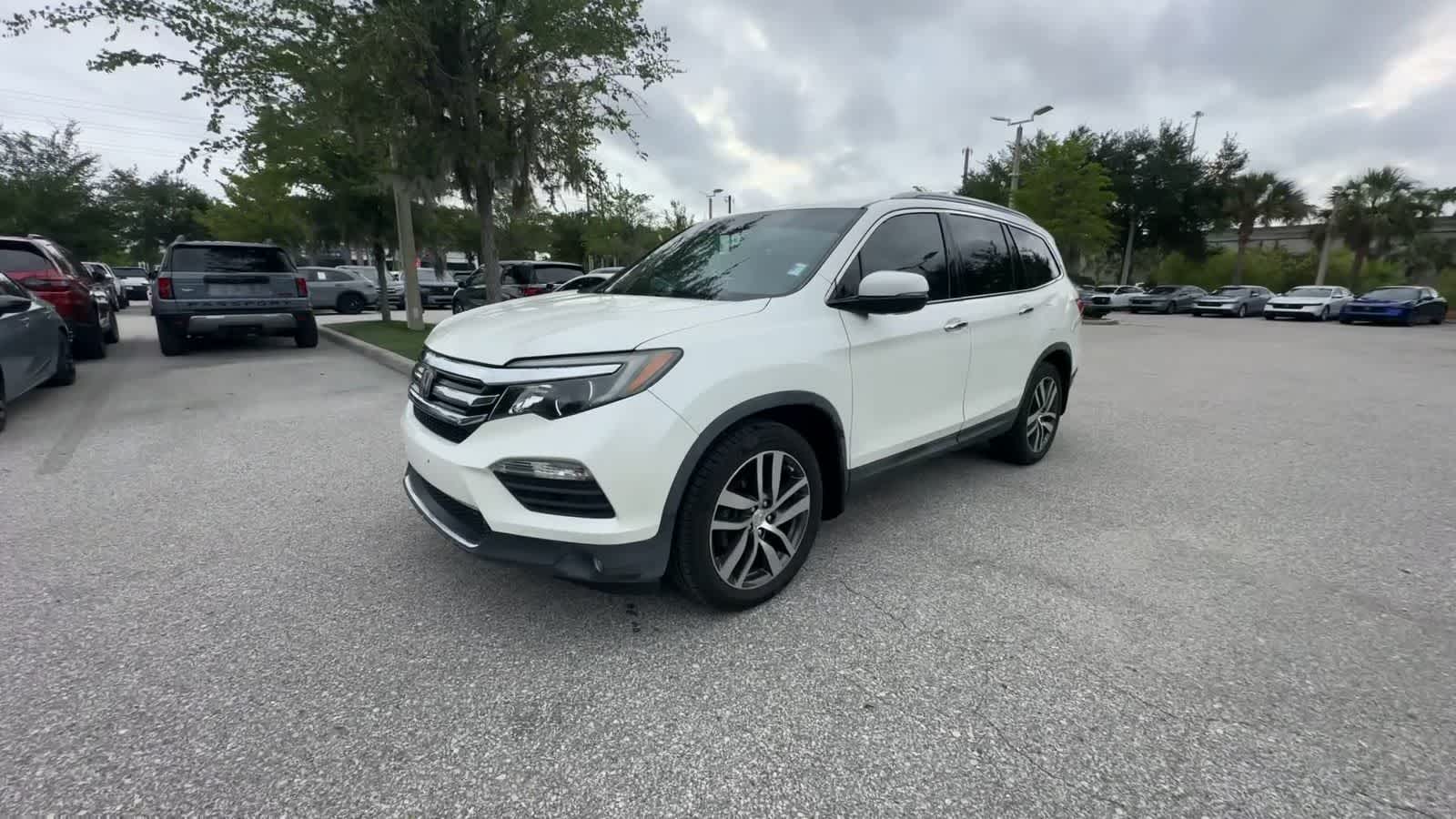 Thumbnail: 2017 Honda Pilot - 4