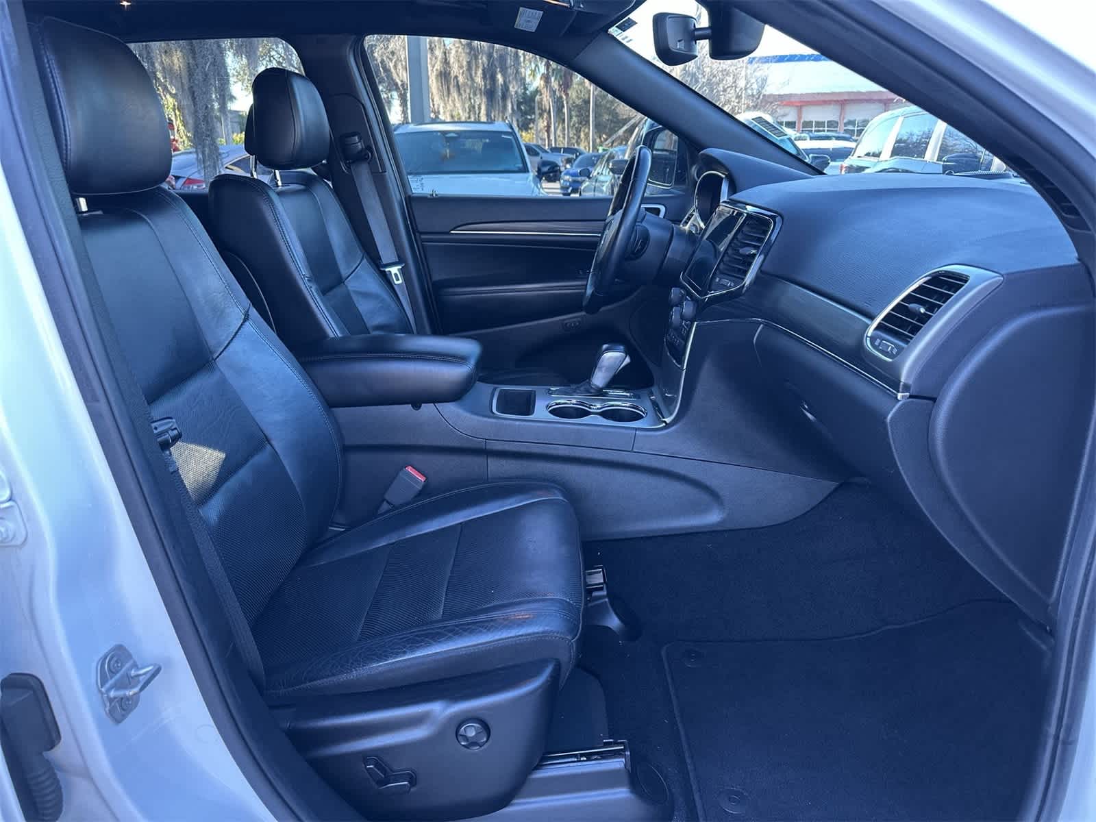 Thumbnail: 2020 Jeep Grand Cherokee - 17