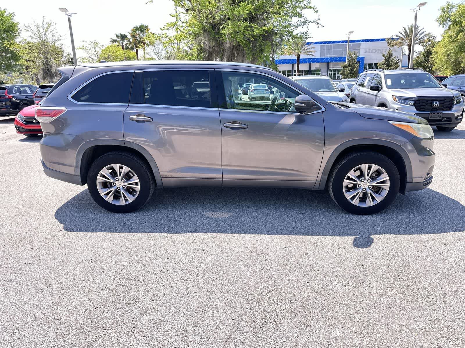Thumbnail: 2015 Toyota Highlander - 7