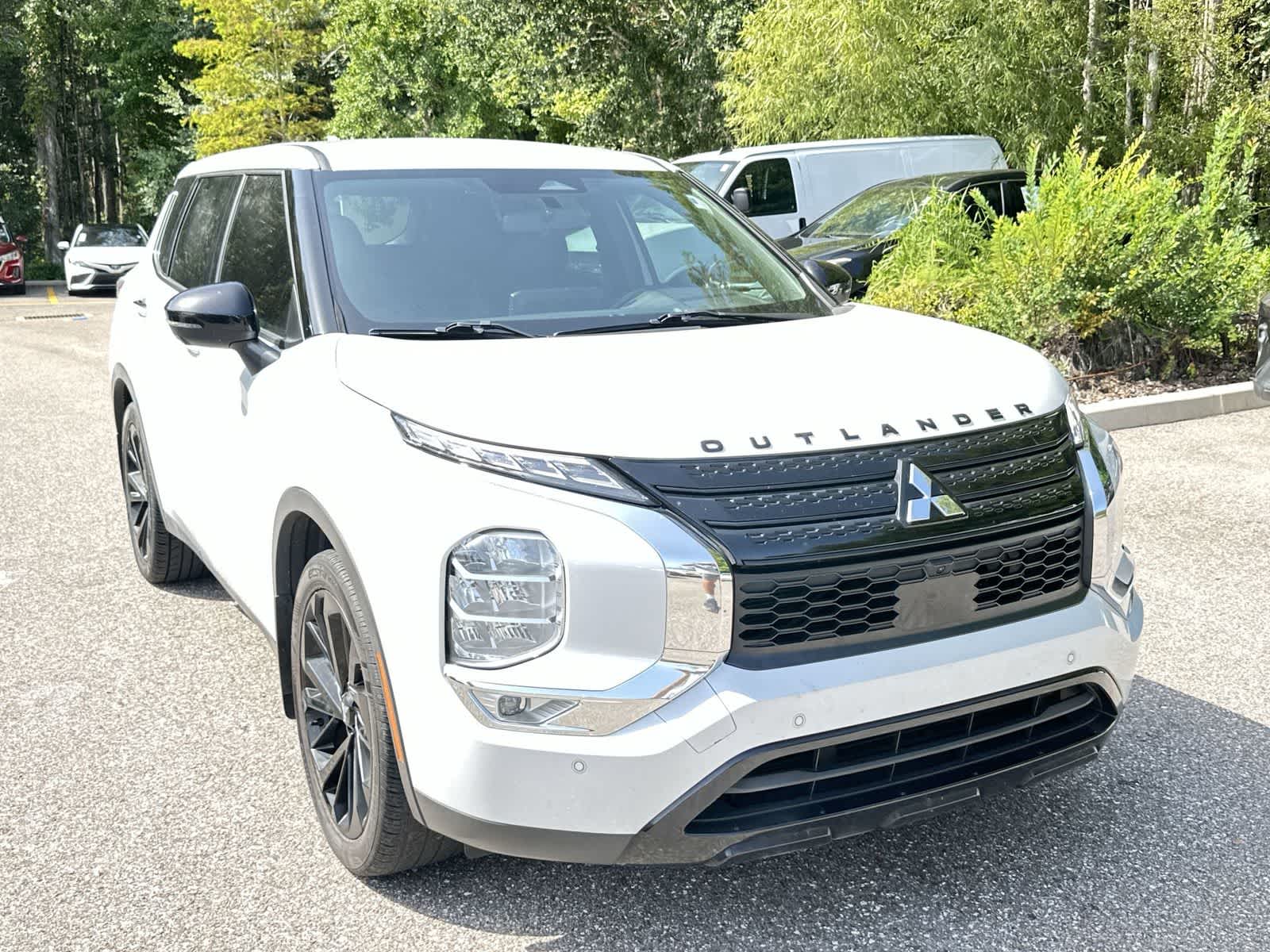 Thumbnail: 2023 Mitsubishi Outlander - 8