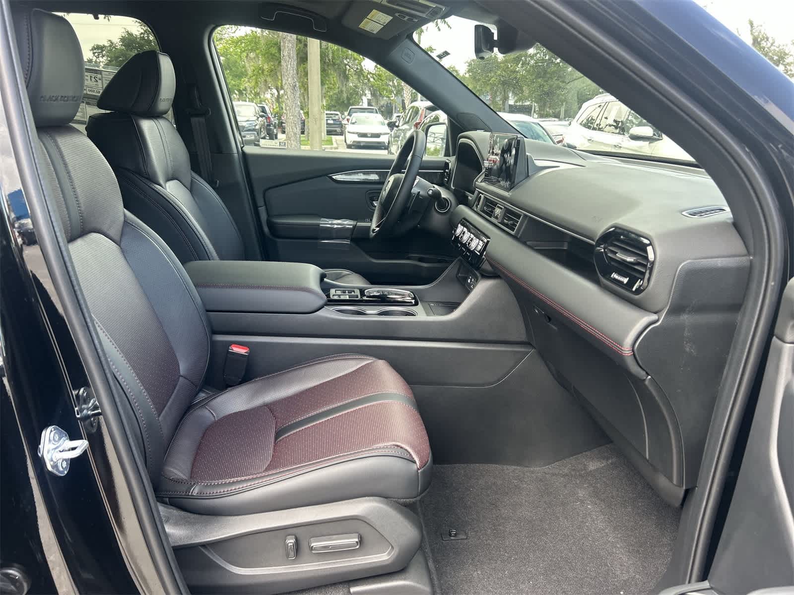 2025 Honda Pilot Black Edition 17