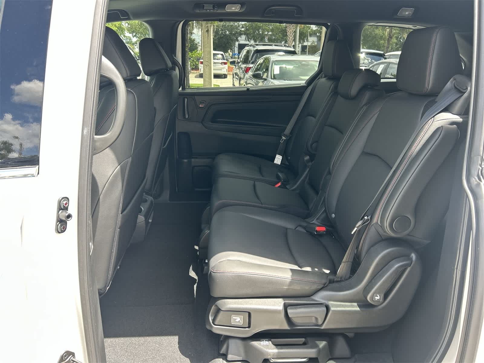Thumbnail: 2026 Honda Odyssey - 15