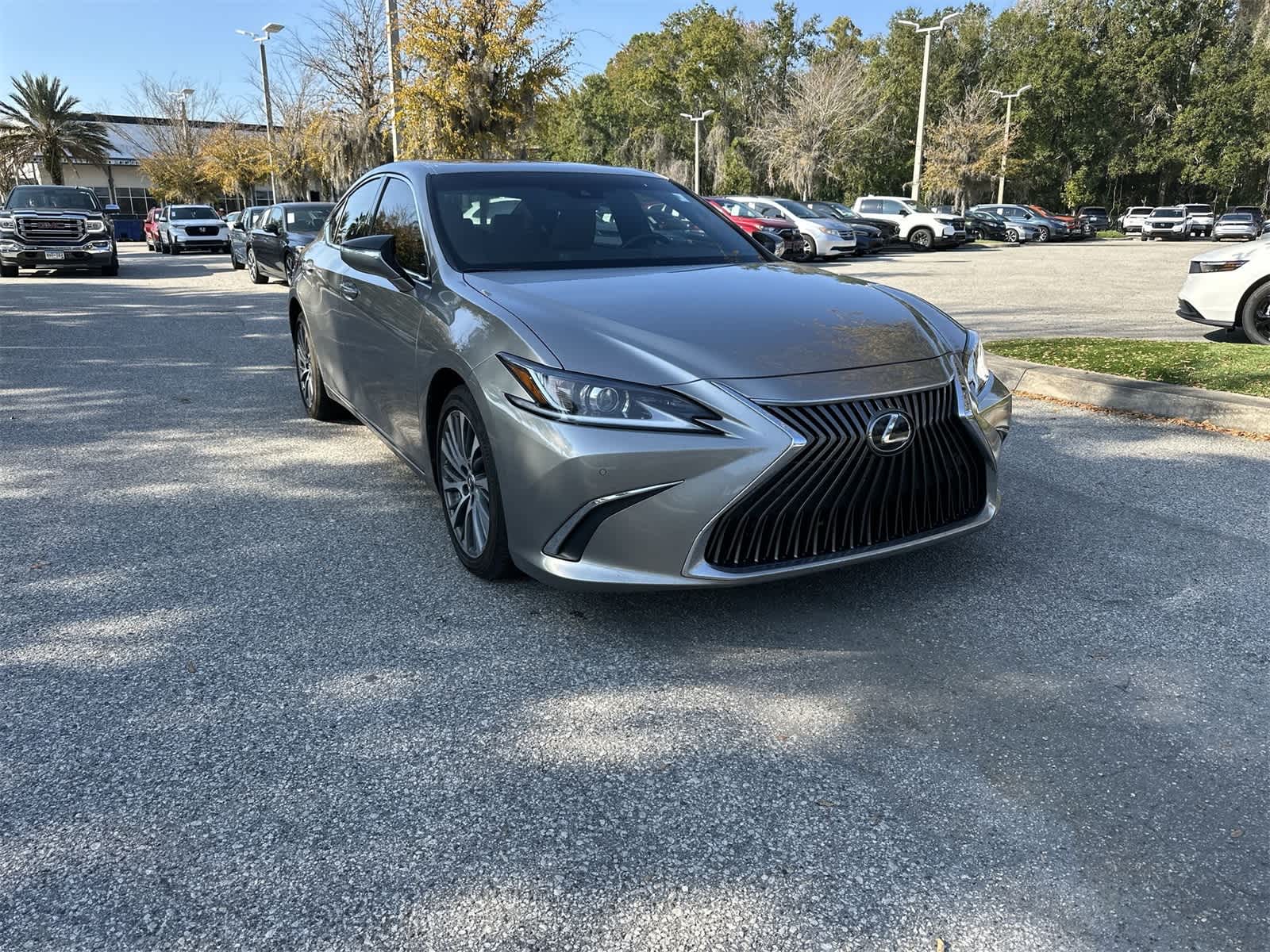 Thumbnail: 2021 Lexus ES - 8