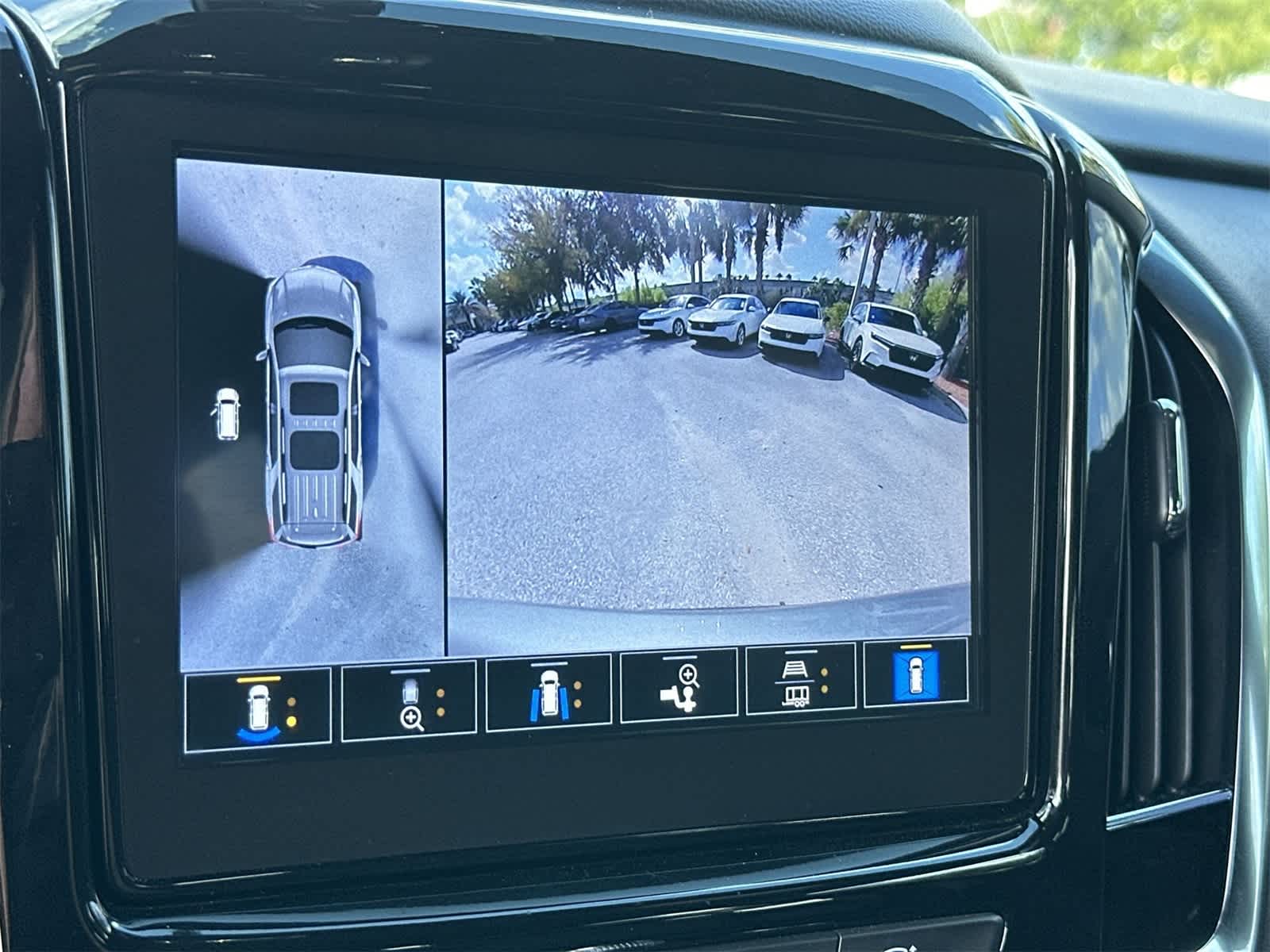 Thumbnail: 2023 Chevrolet Traverse - 20