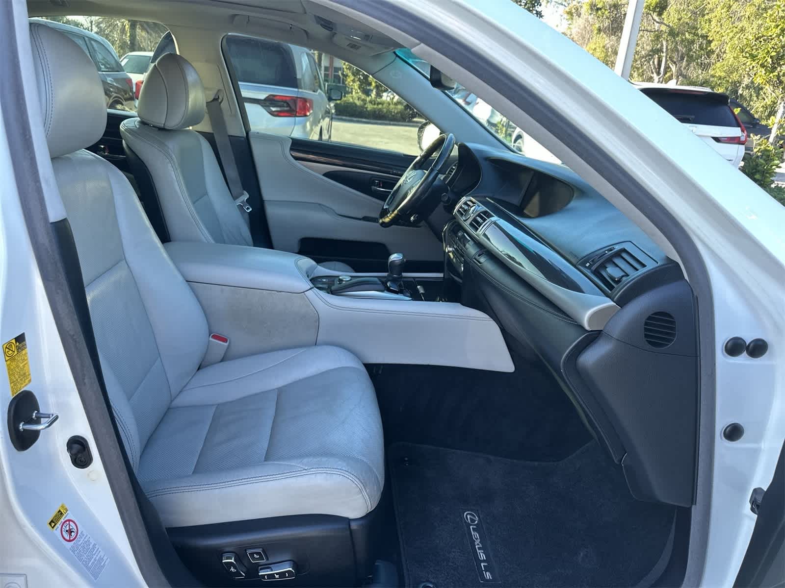 Thumbnail: 2014 Lexus LS - 17