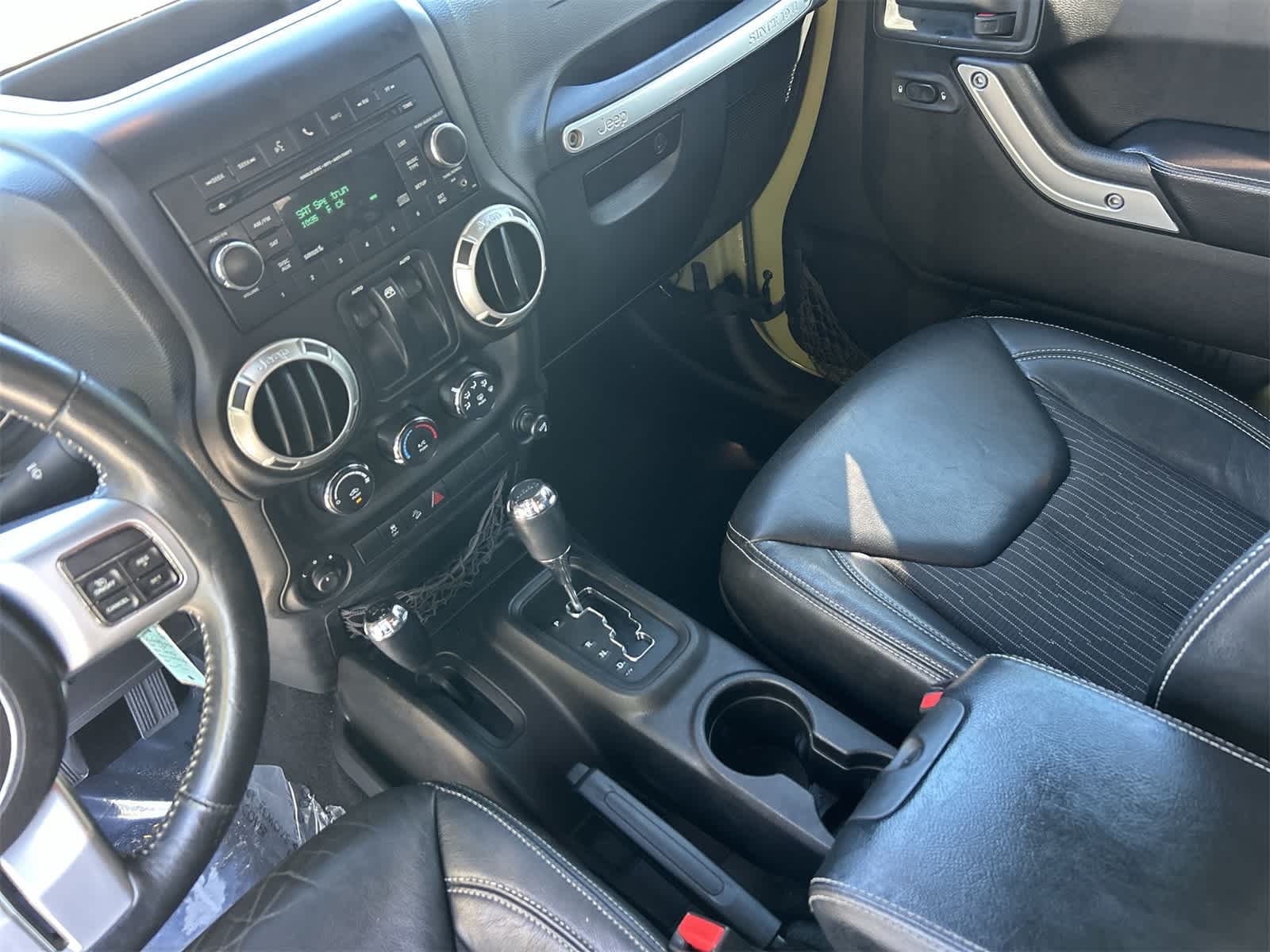 Thumbnail: 2013 Jeep Wrangler - 18