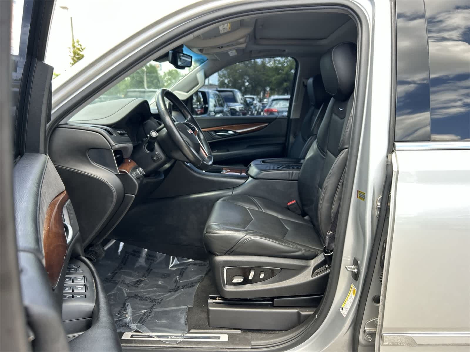 2015 Cadillac Escalade Luxury 2