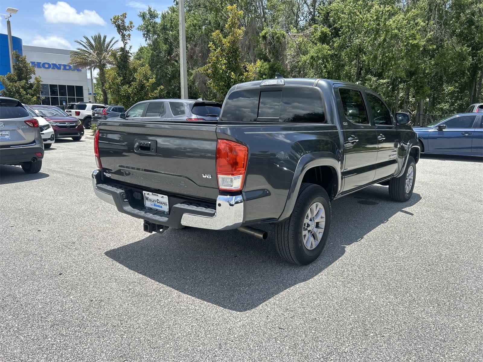 Thumbnail: 2019 Toyota Tacoma - 6