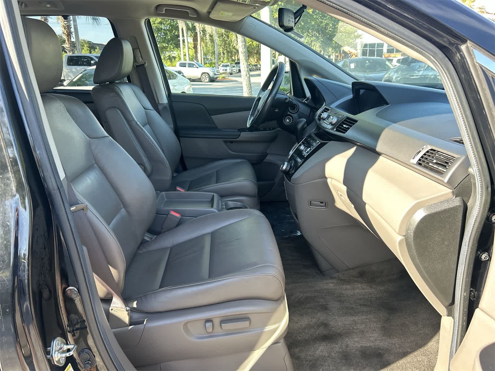 Thumbnail: 2013 Honda Odyssey - 17