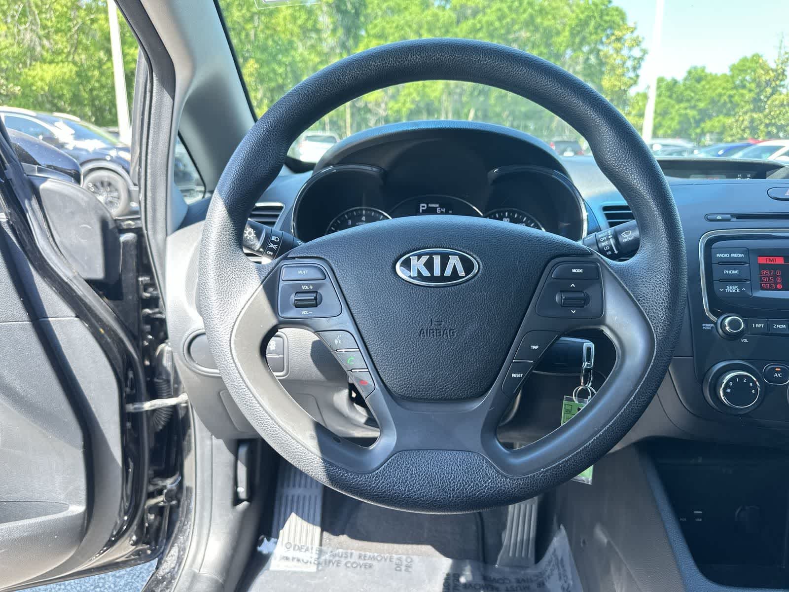 Thumbnail: 2017 Kia Forte - 17