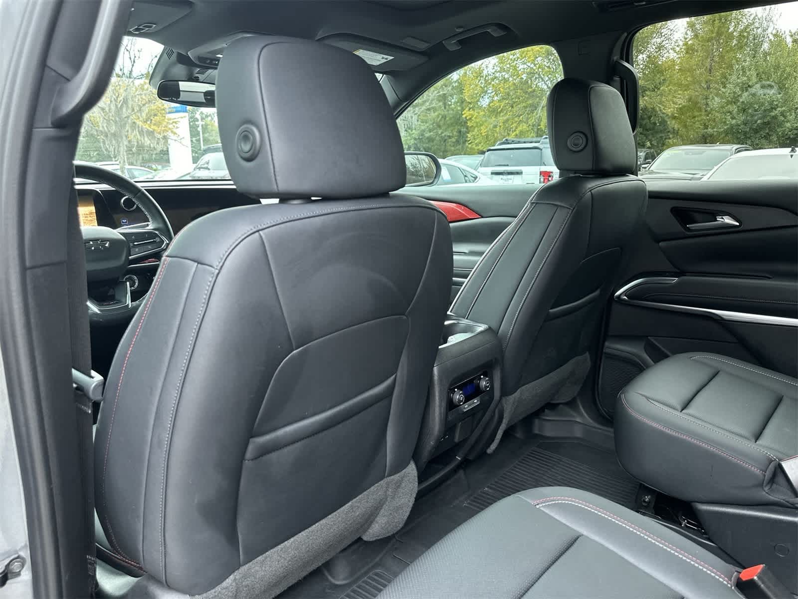 Thumbnail: 2024 Chevrolet Traverse - 16