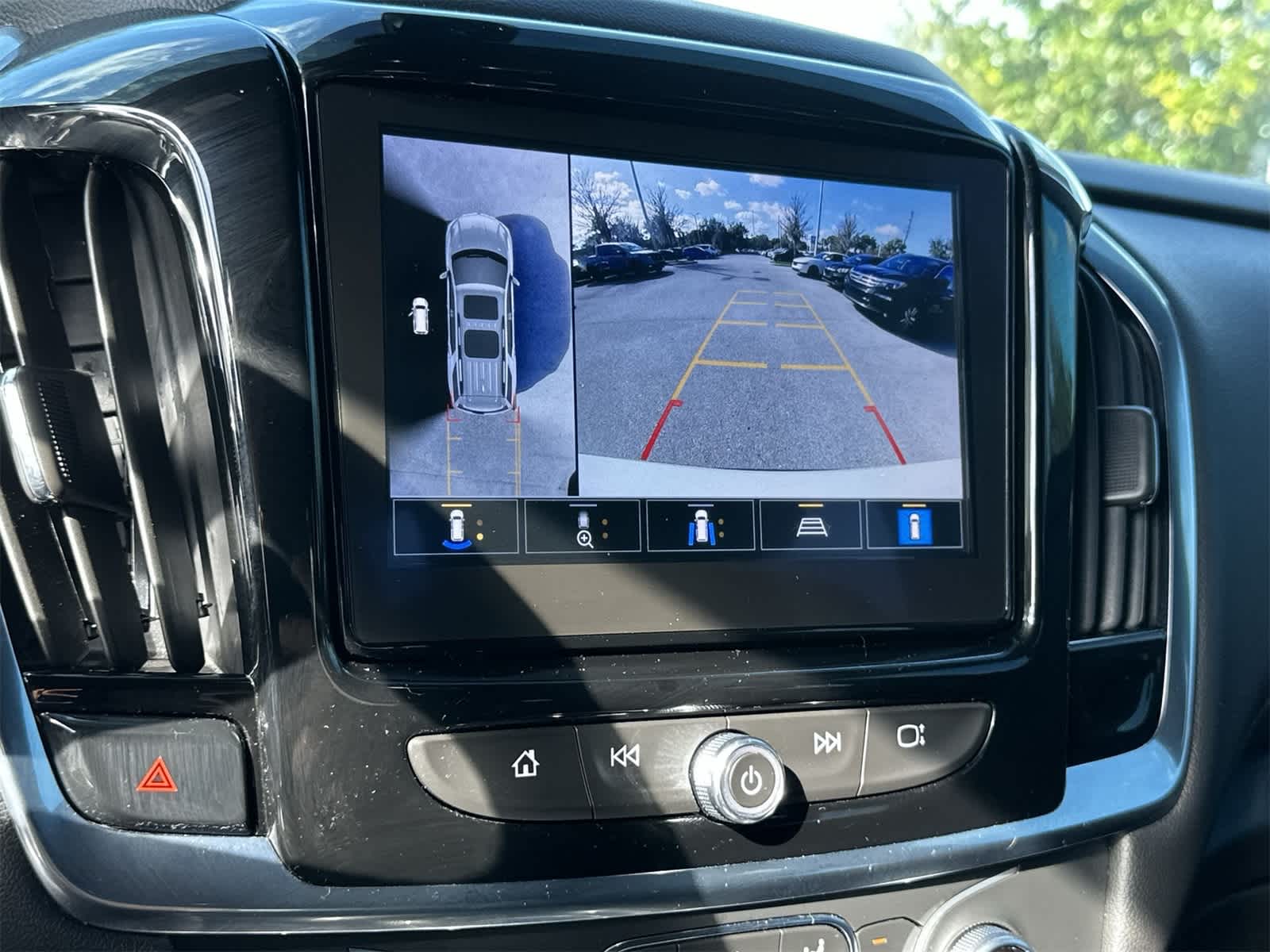 Thumbnail: 2022 Chevrolet Traverse - 20