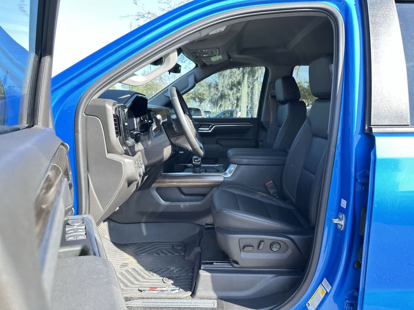 Thumbnail: 2025 Chevrolet Silverado 1500 - 2