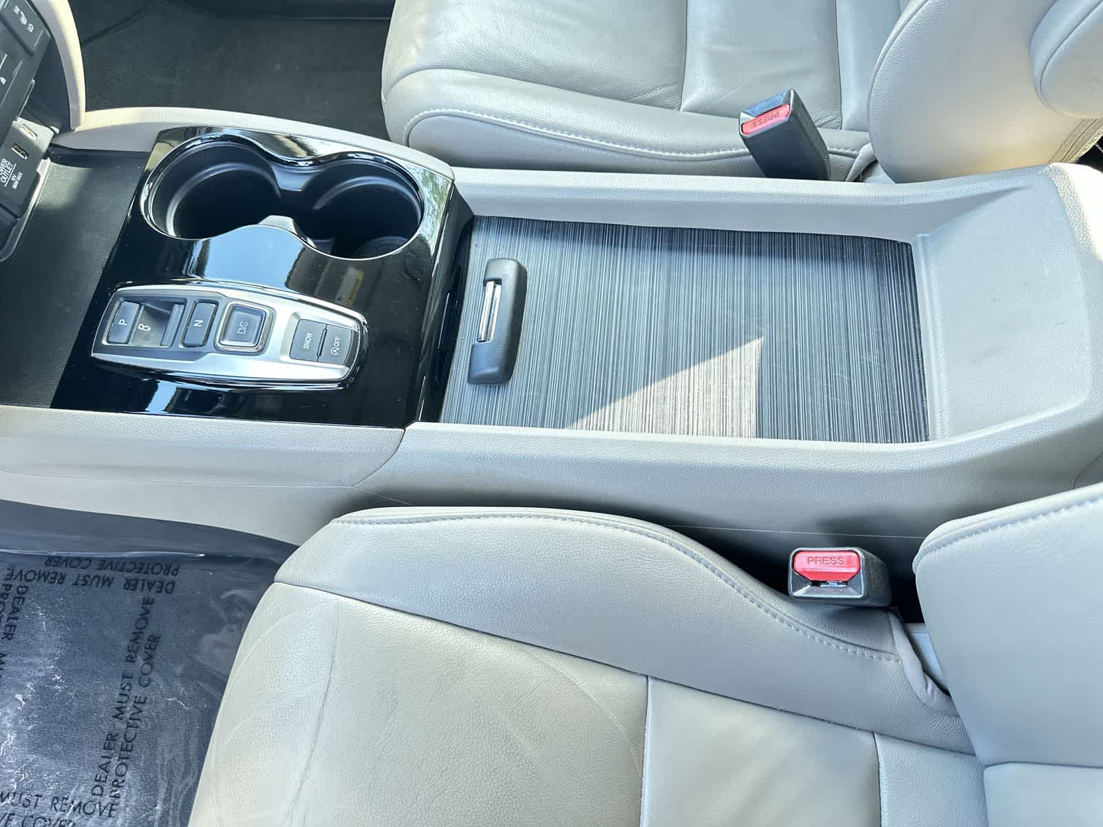 Thumbnail: 2017 Honda Pilot - 18