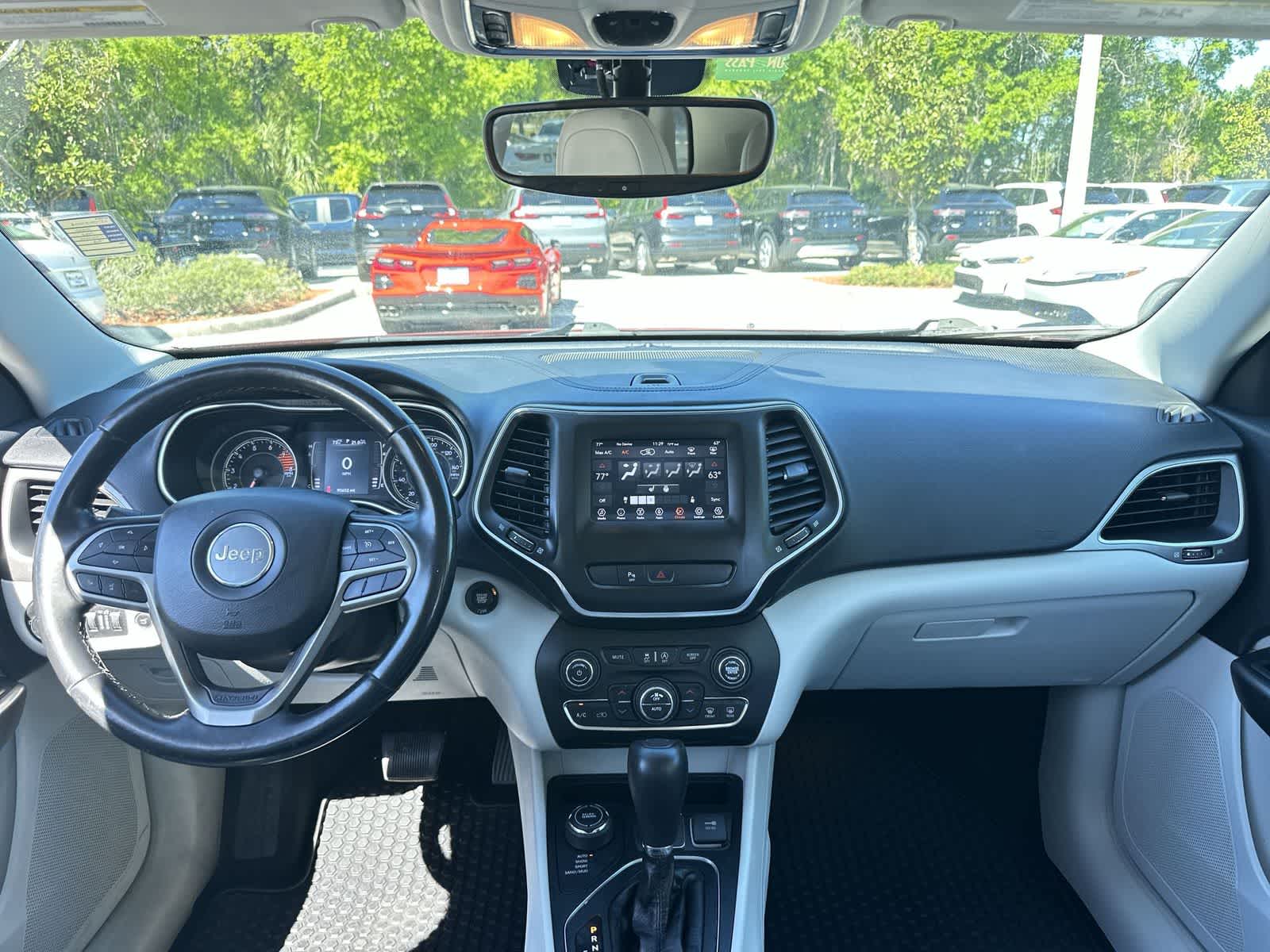 Thumbnail: 2020 Jeep Cherokee - 14
