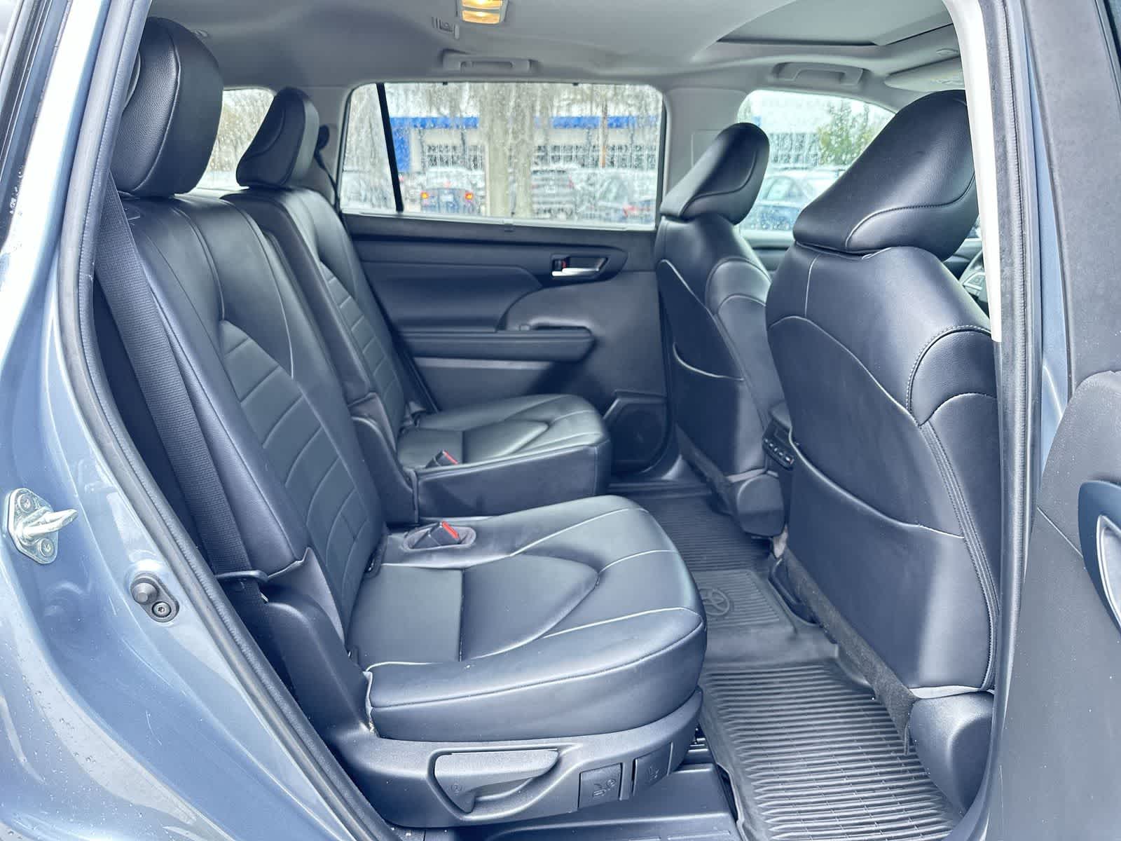 Thumbnail: 2023 Toyota Highlander - 16