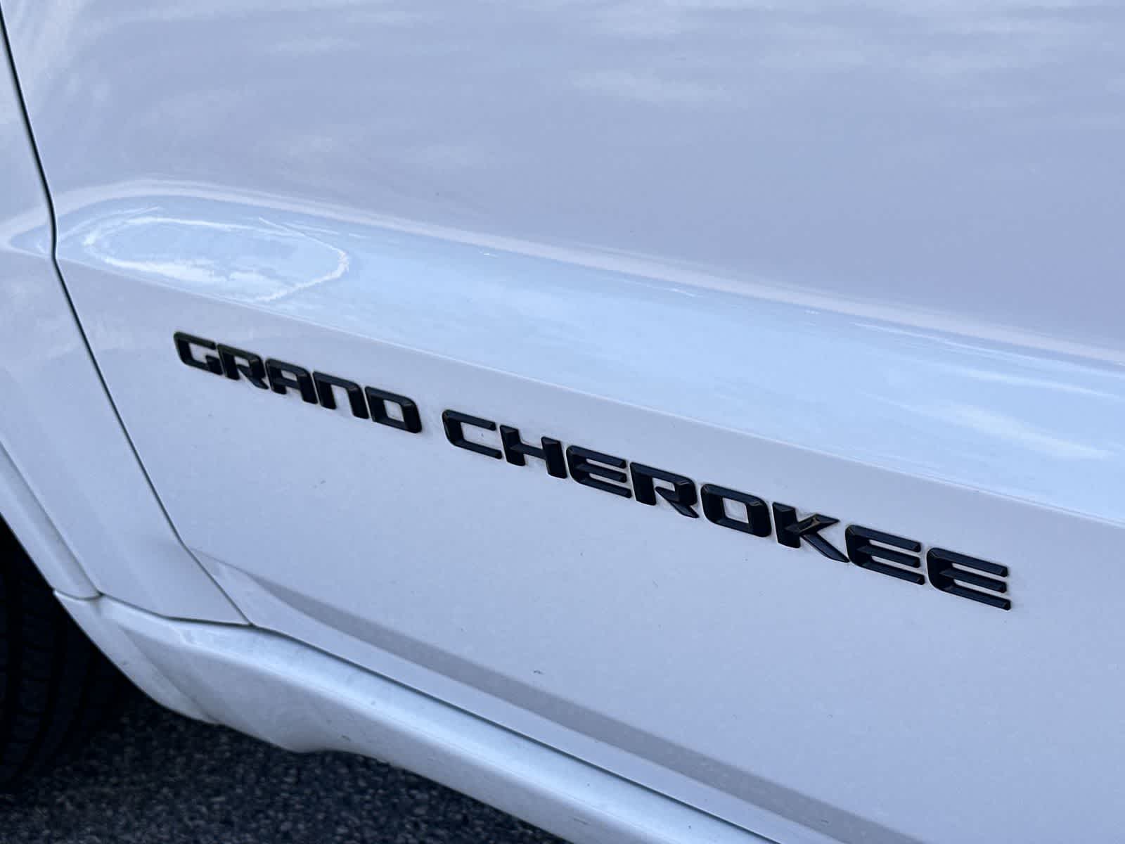 Thumbnail: 2015 Jeep Grand Cherokee - 11