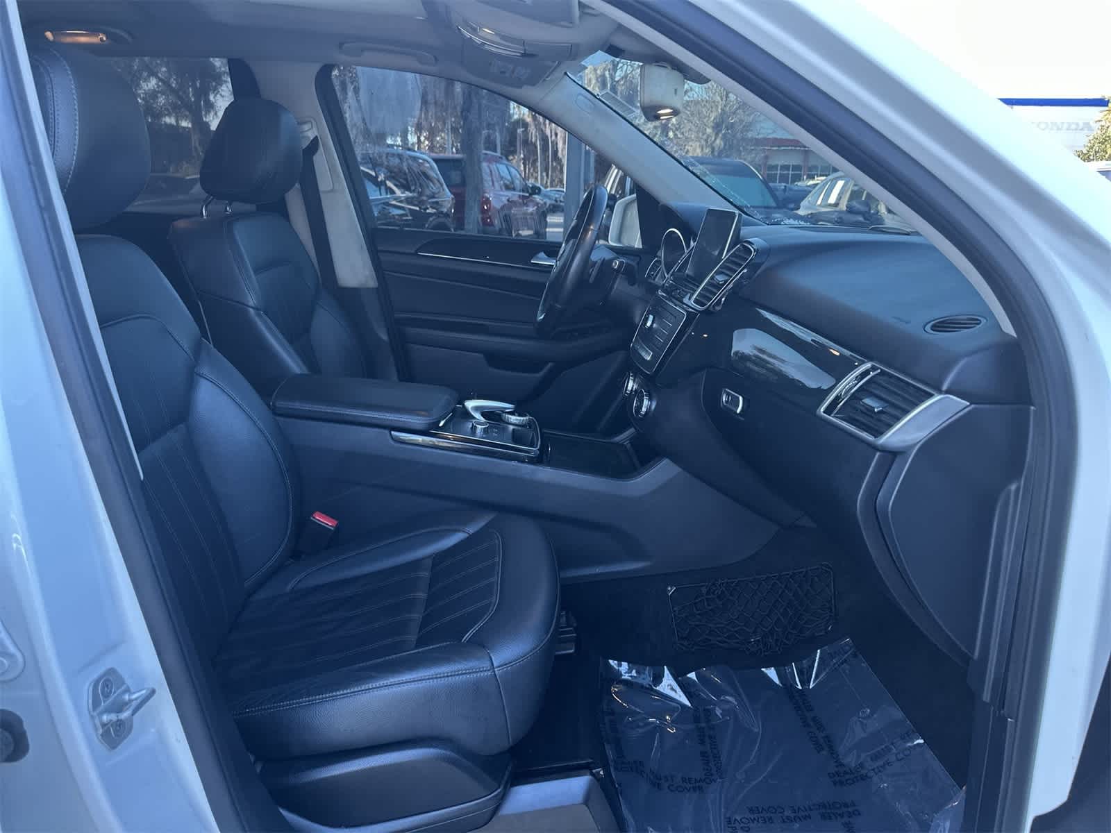 Thumbnail: 2016 Mercedes-Benz GLE - 17