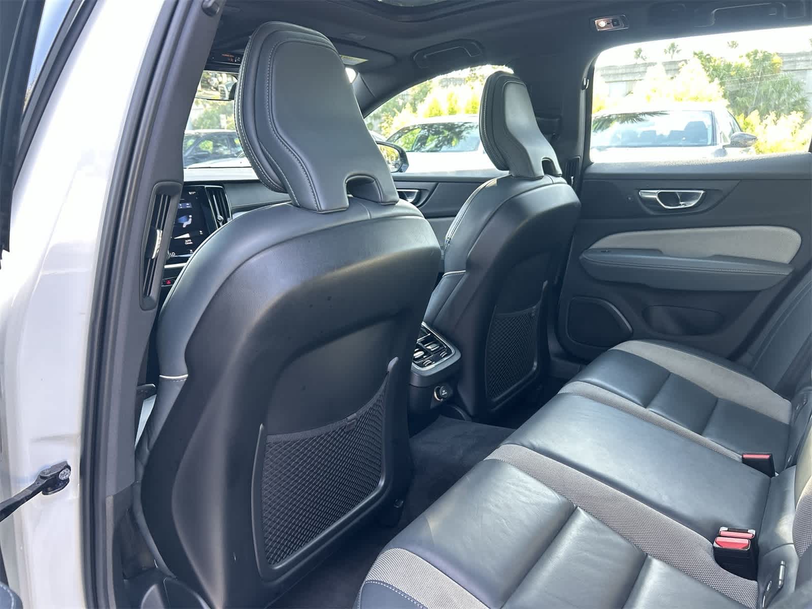 Thumbnail: 2020 Volvo V60 - 15