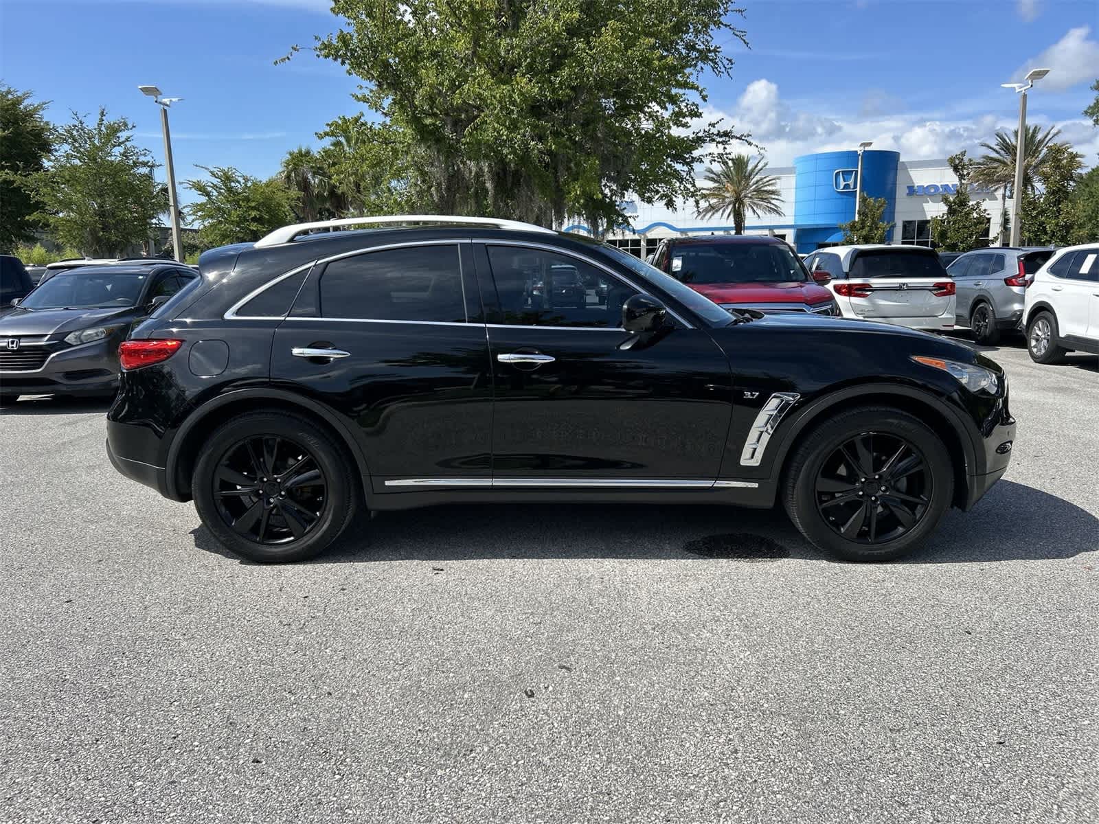 Thumbnail: 2016 INFINITI QX70 - 7