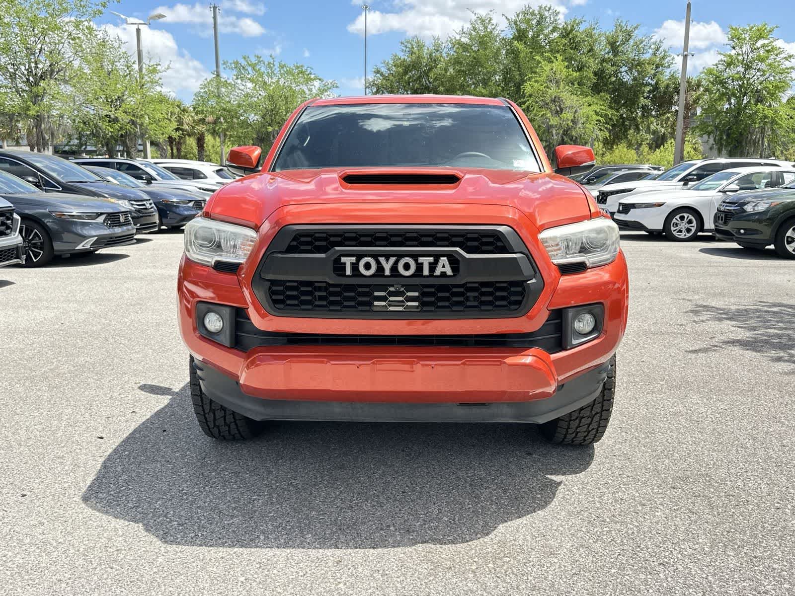 Thumbnail: 2016 Toyota Tacoma - 9