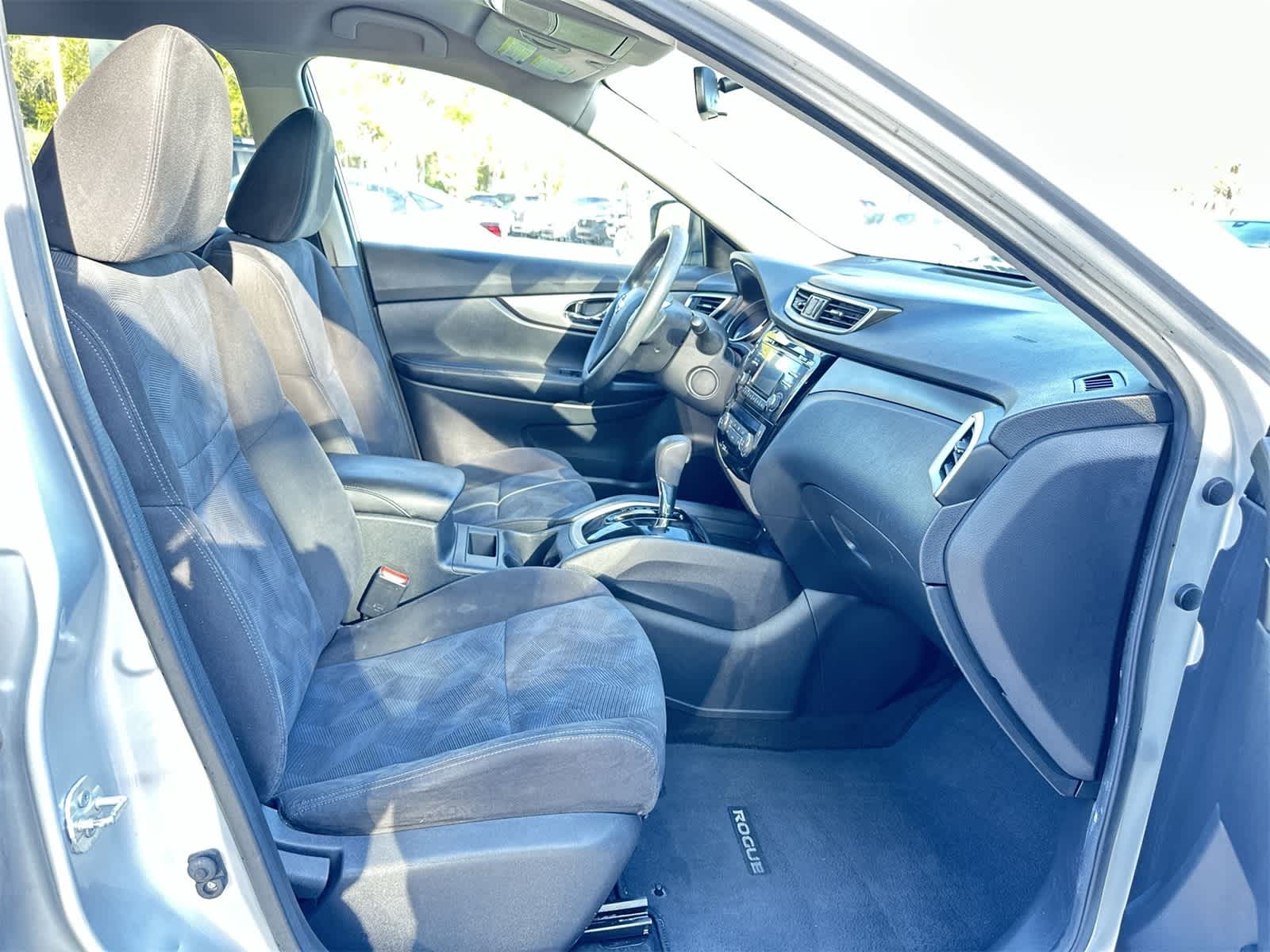 Thumbnail: 2015 Nissan Rogue - 17