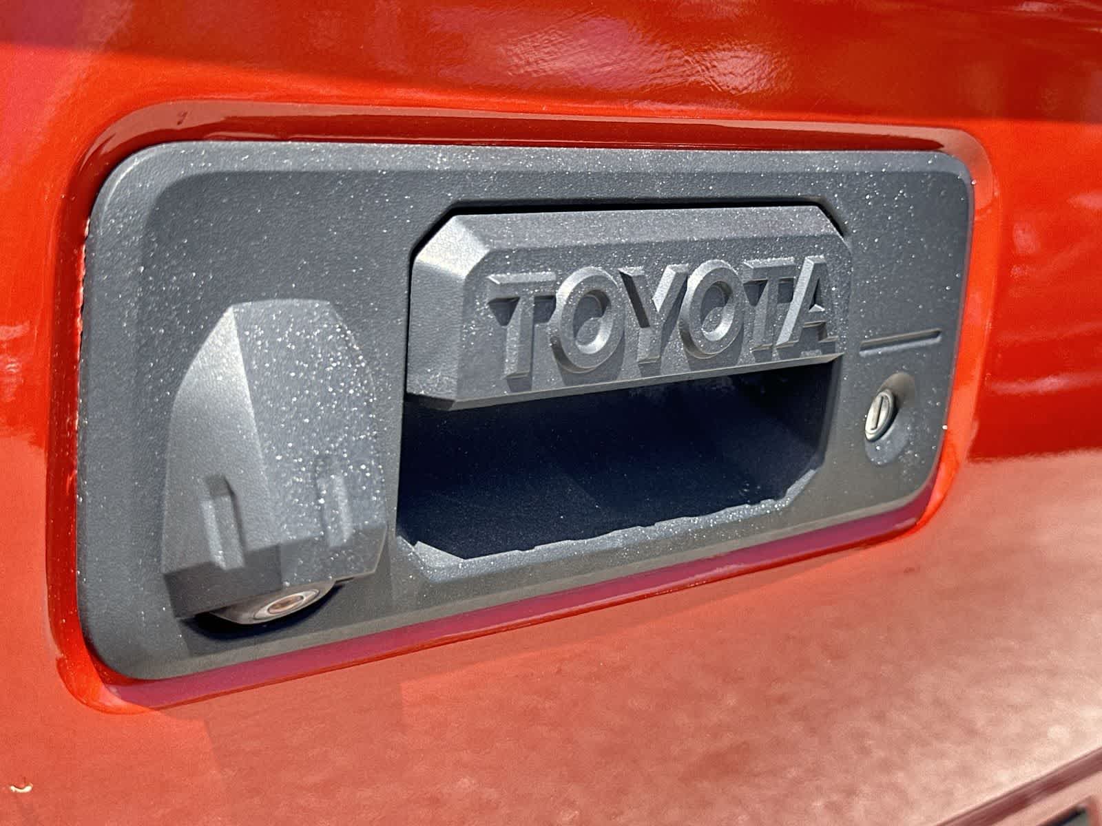 Thumbnail: 2016 Toyota Tacoma - 10