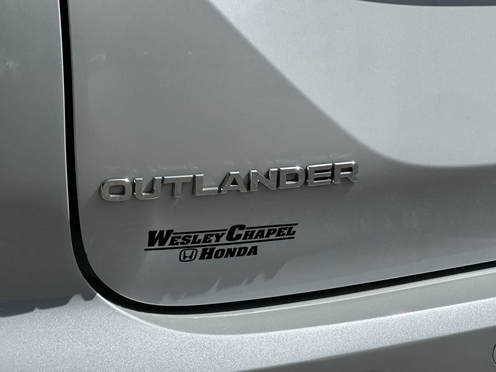 Thumbnail: 2023 Mitsubishi Outlander - 11