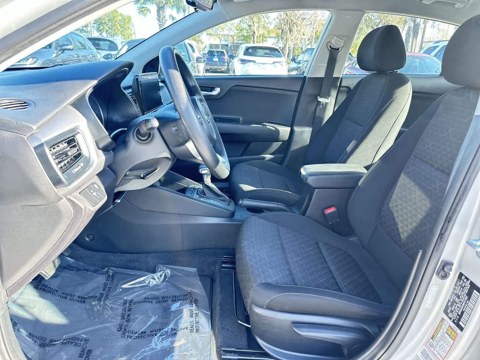 Thumbnail: 2021 Kia Rio - 11