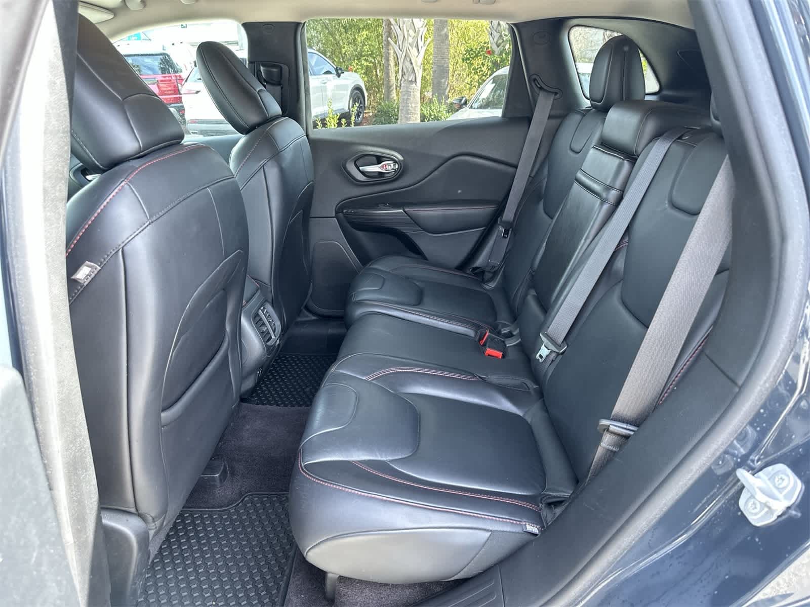 Thumbnail: 2016 Jeep Cherokee - 15