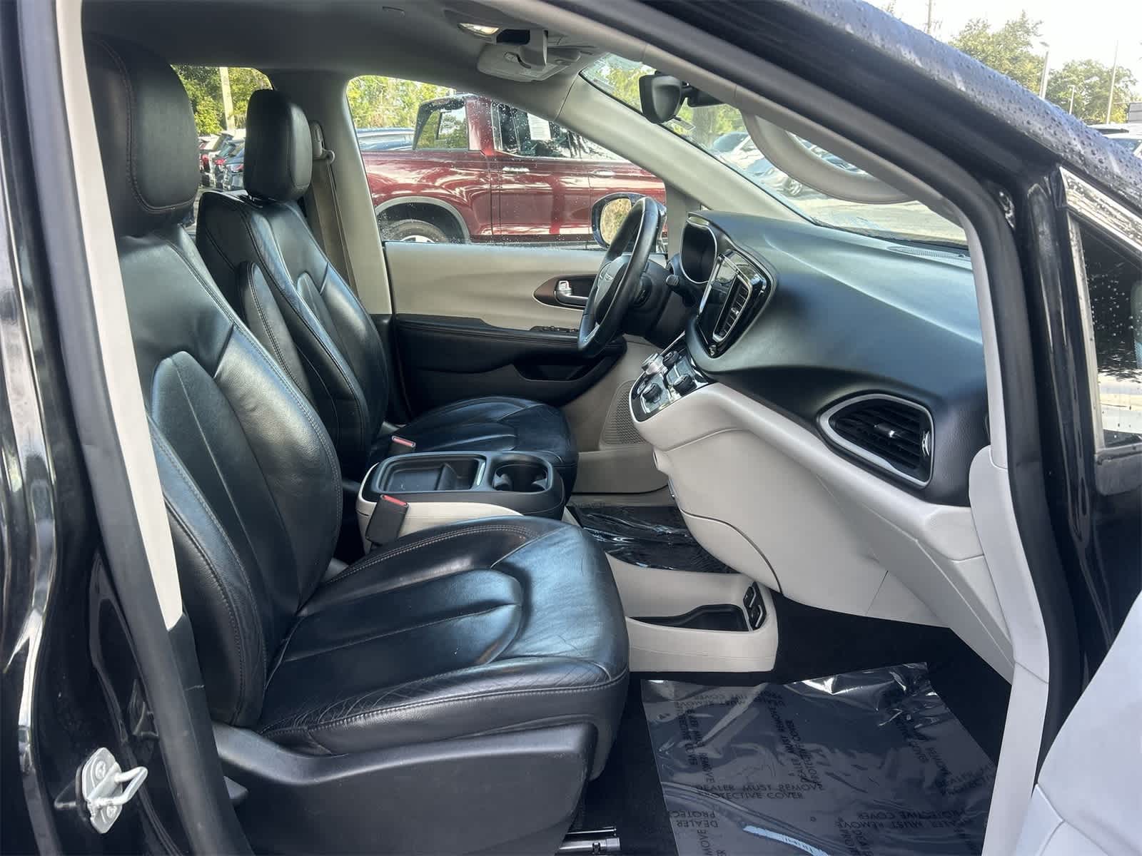 Thumbnail: 2017 Chrysler Pacifica - 17