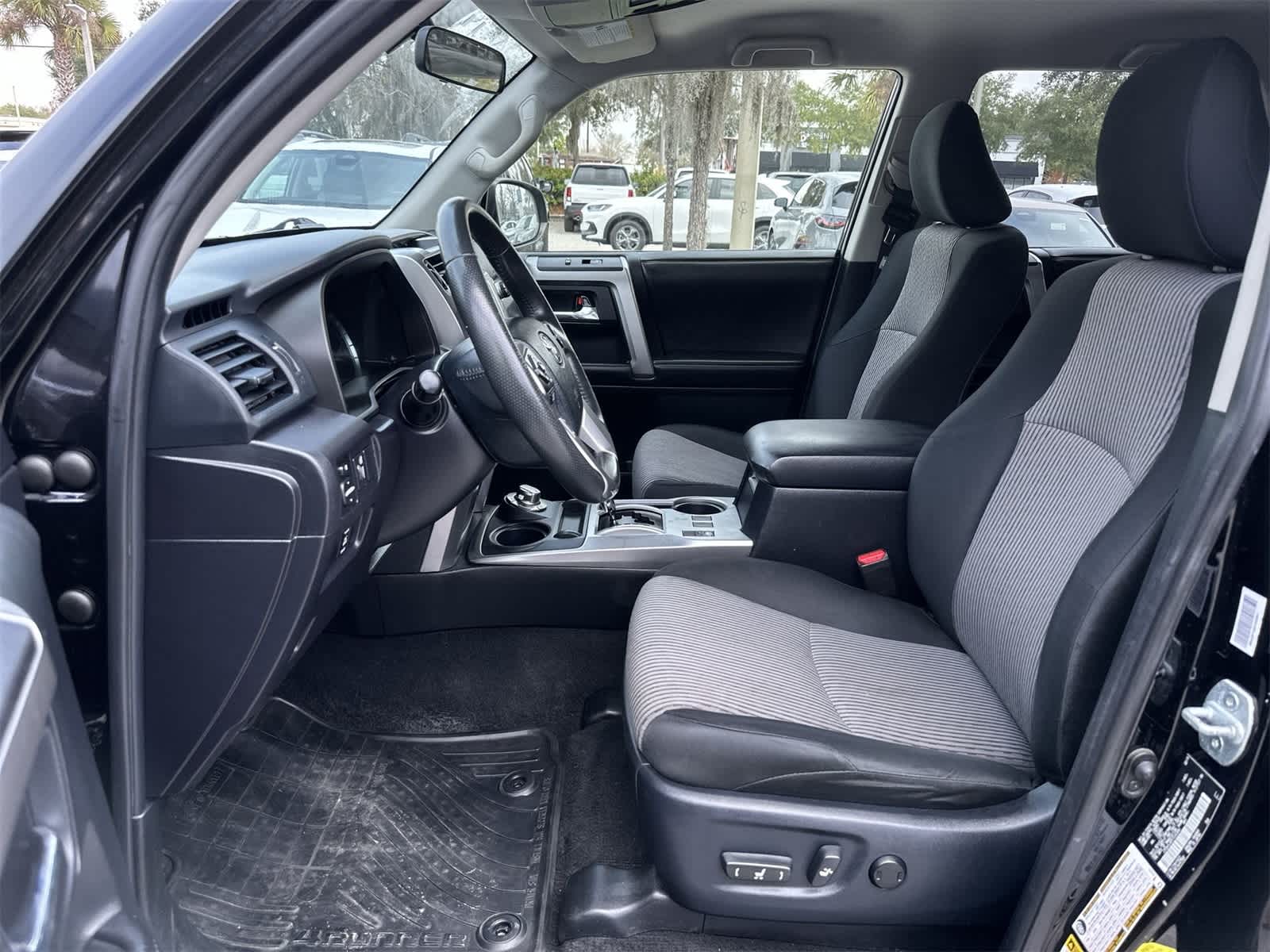 Thumbnail: 2015 Toyota 4Runner - 13