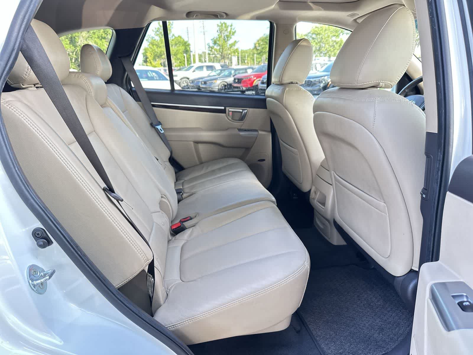 Thumbnail: 2011 Hyundai Santa Fe - 16