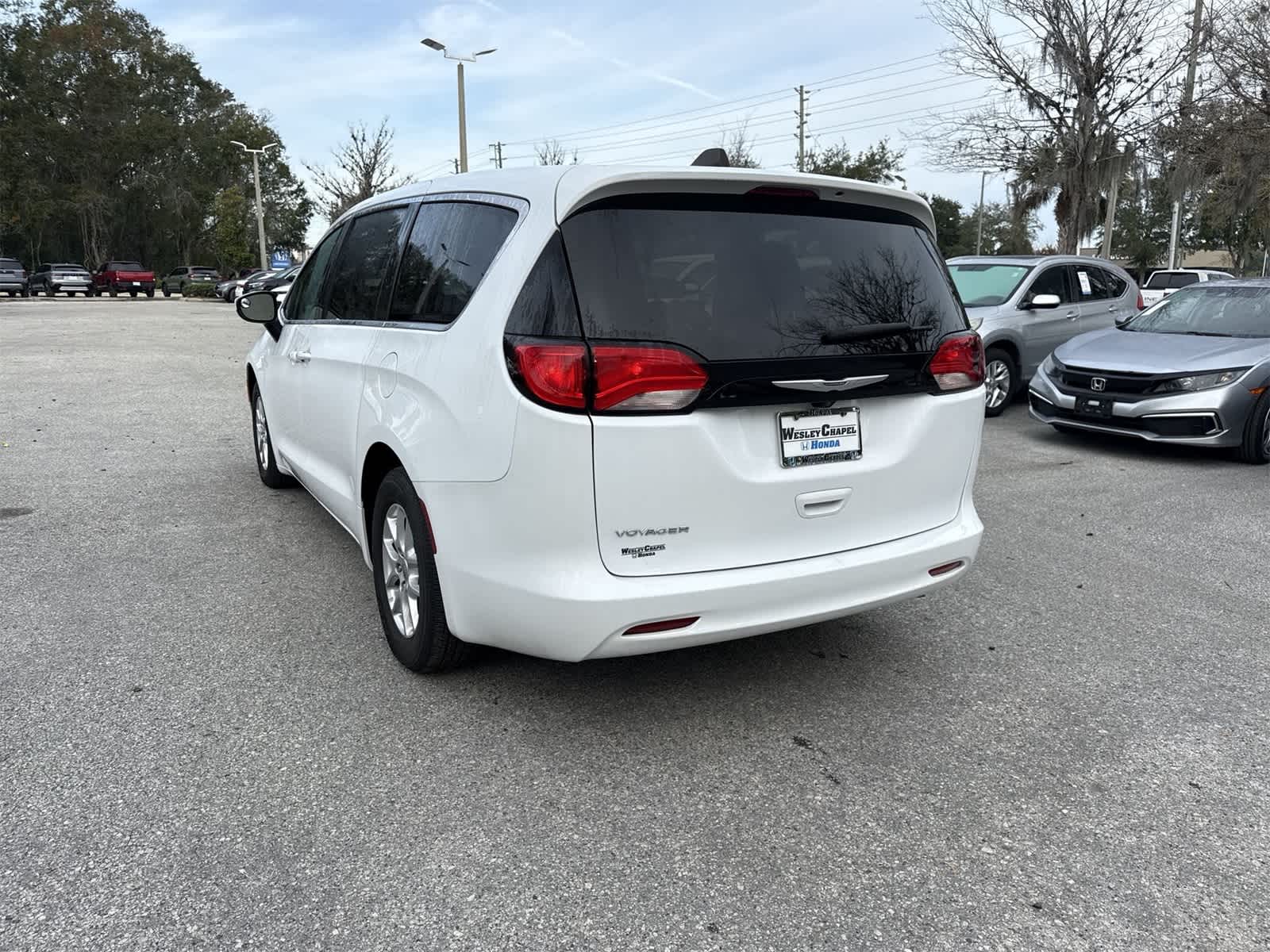 Thumbnail: 2022 Chrysler Voyager - 4