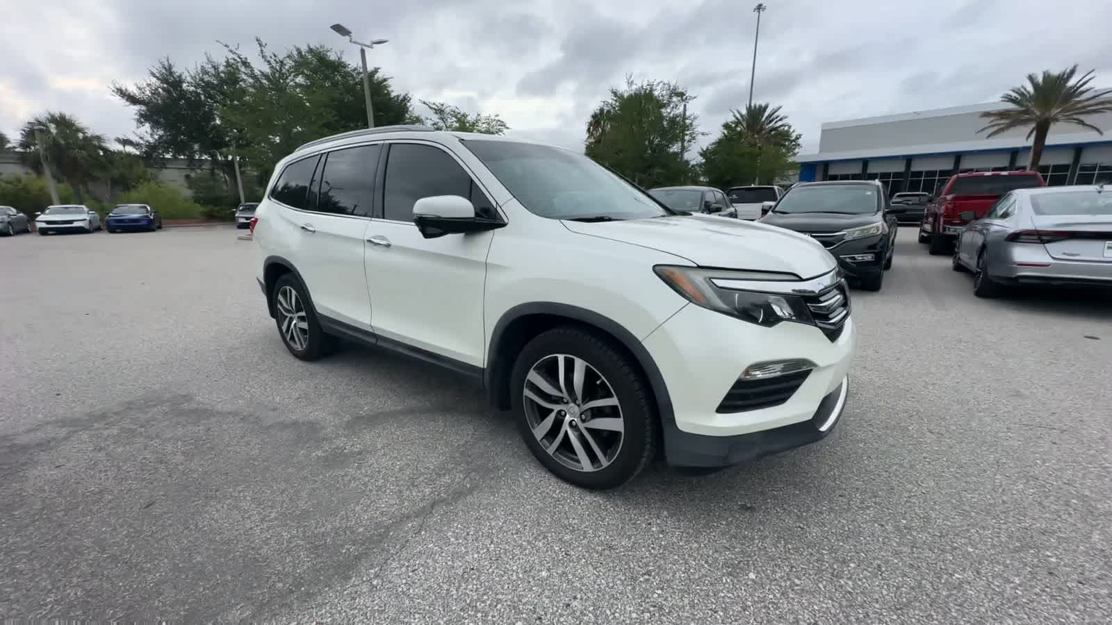 Thumbnail: 2017 Honda Pilot - 2
