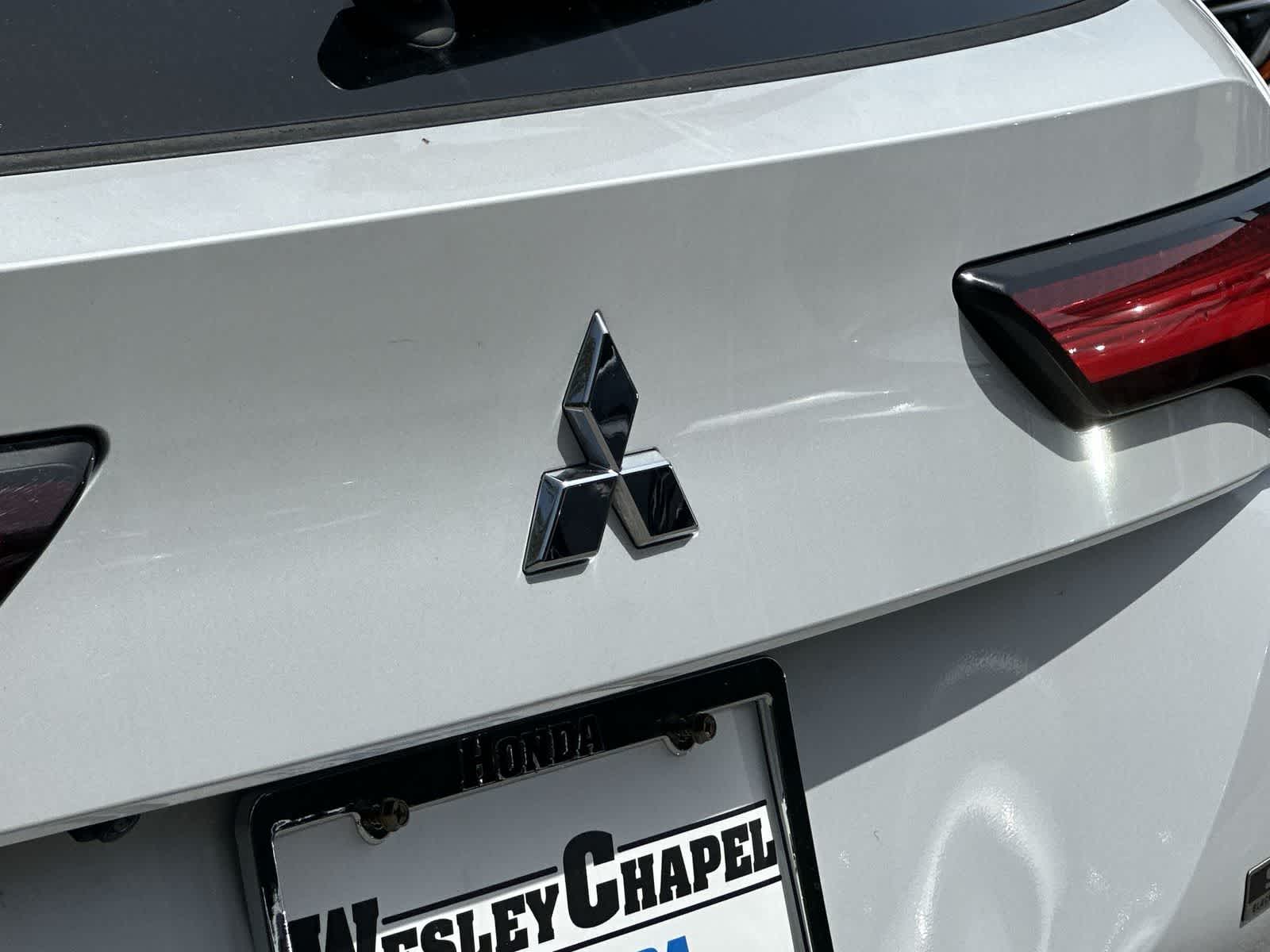 Thumbnail: 2023 Mitsubishi Outlander - 10