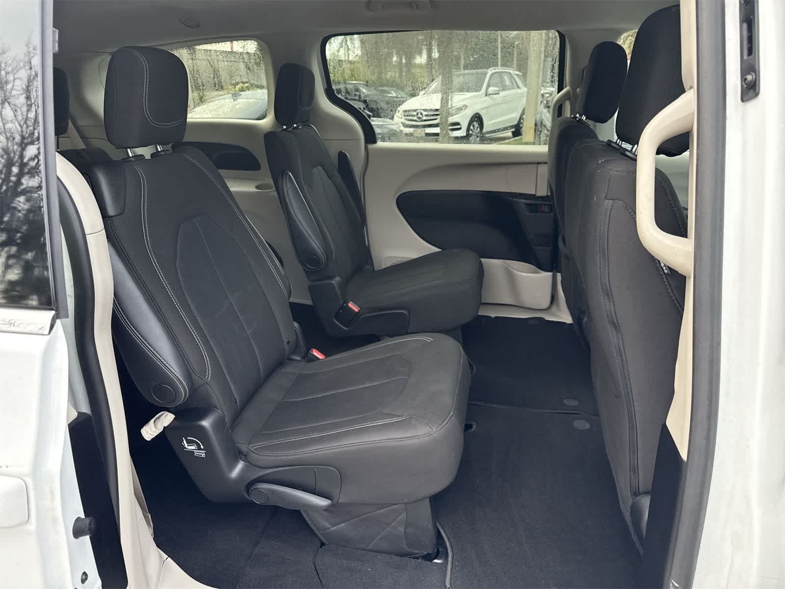 Thumbnail: 2022 Chrysler Voyager - 16