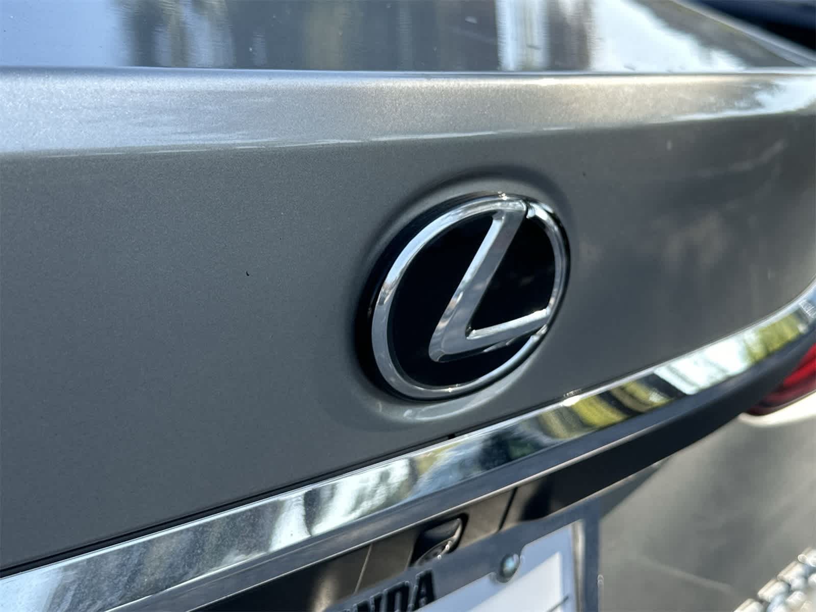 Thumbnail: 2021 Lexus ES - 10