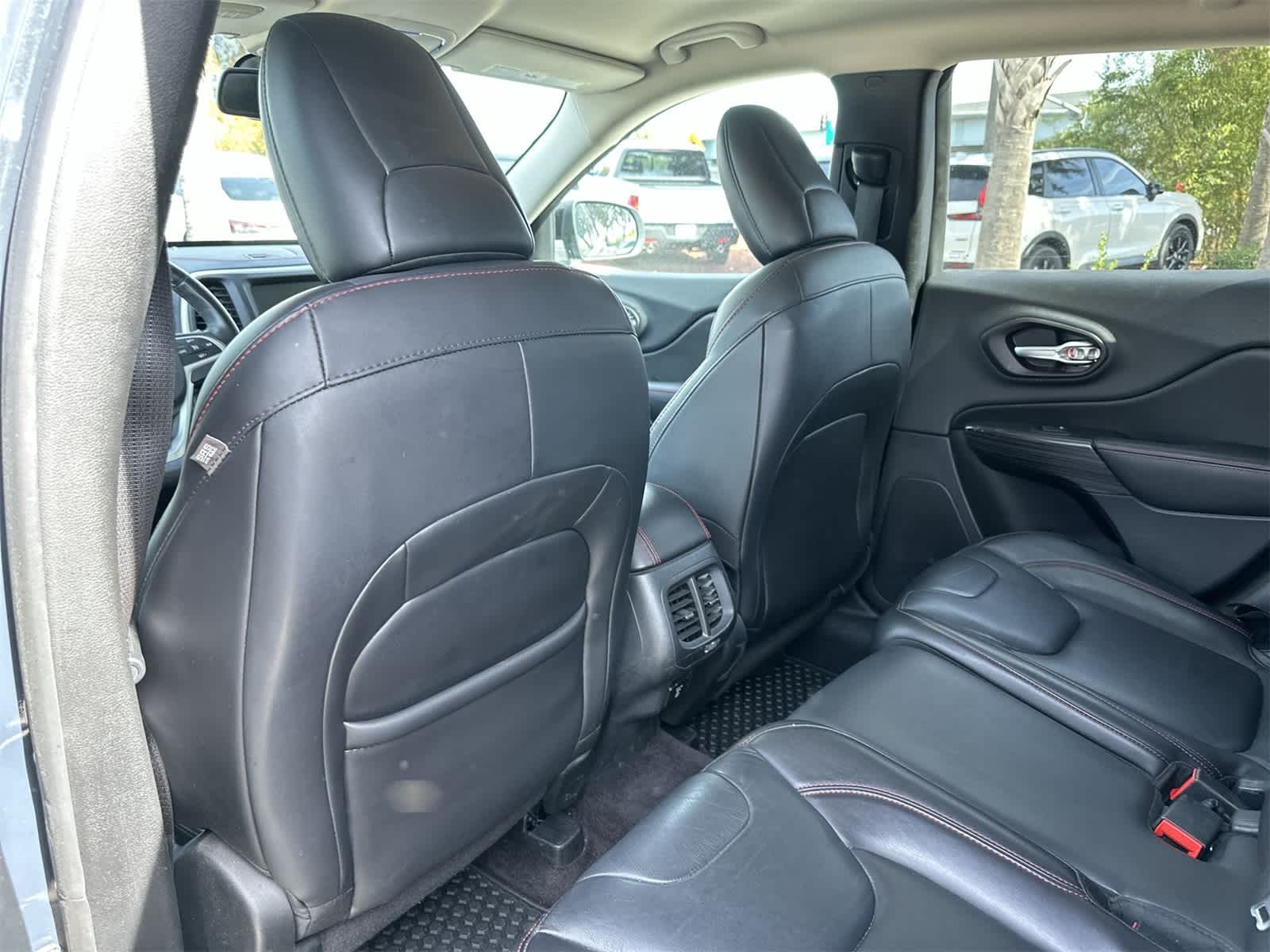 Thumbnail: 2016 Jeep Cherokee - 14