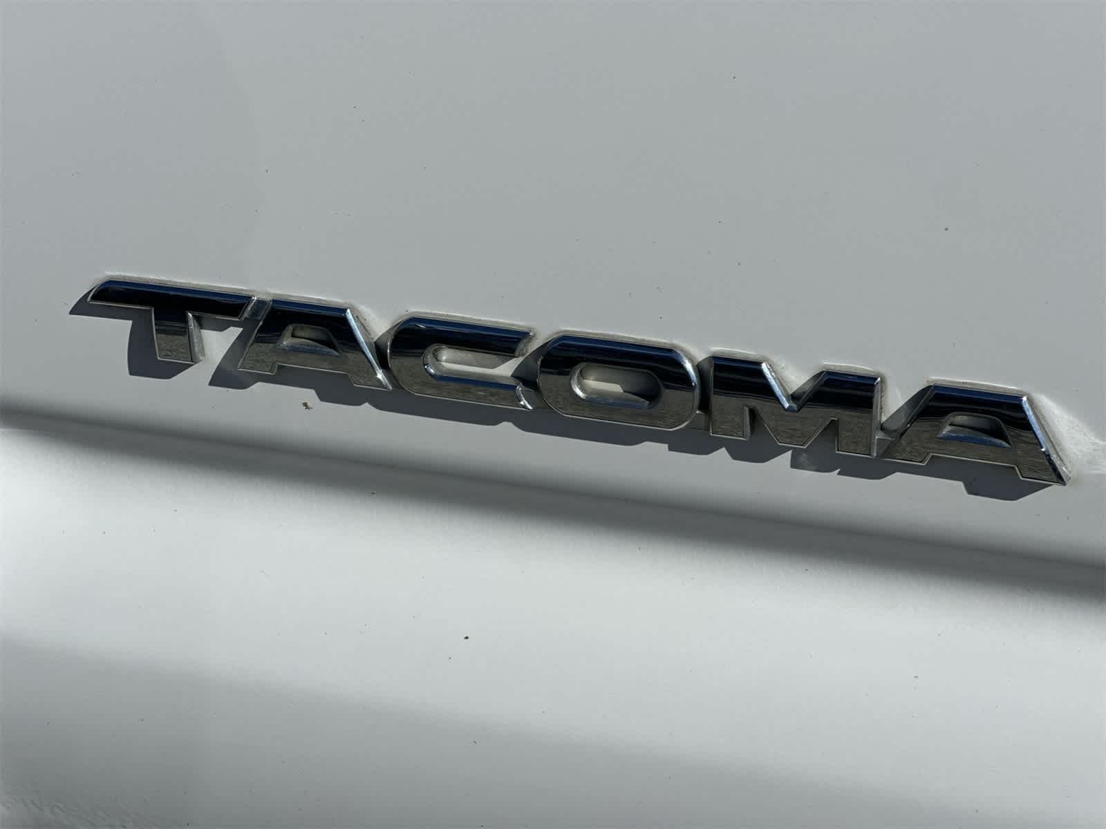 Thumbnail: 2010 Toyota Tacoma - 11