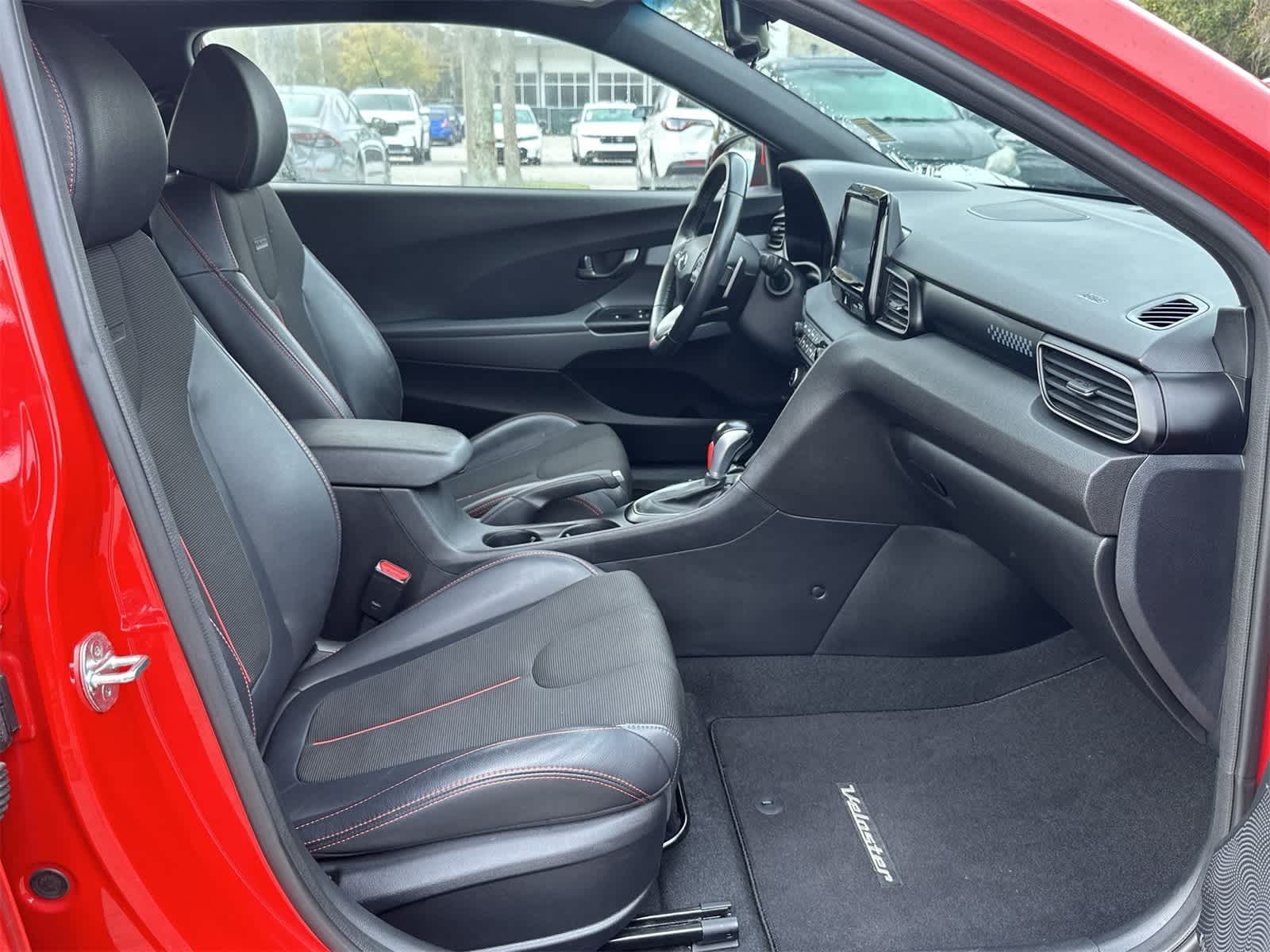 Thumbnail: 2020 Hyundai Veloster - 17