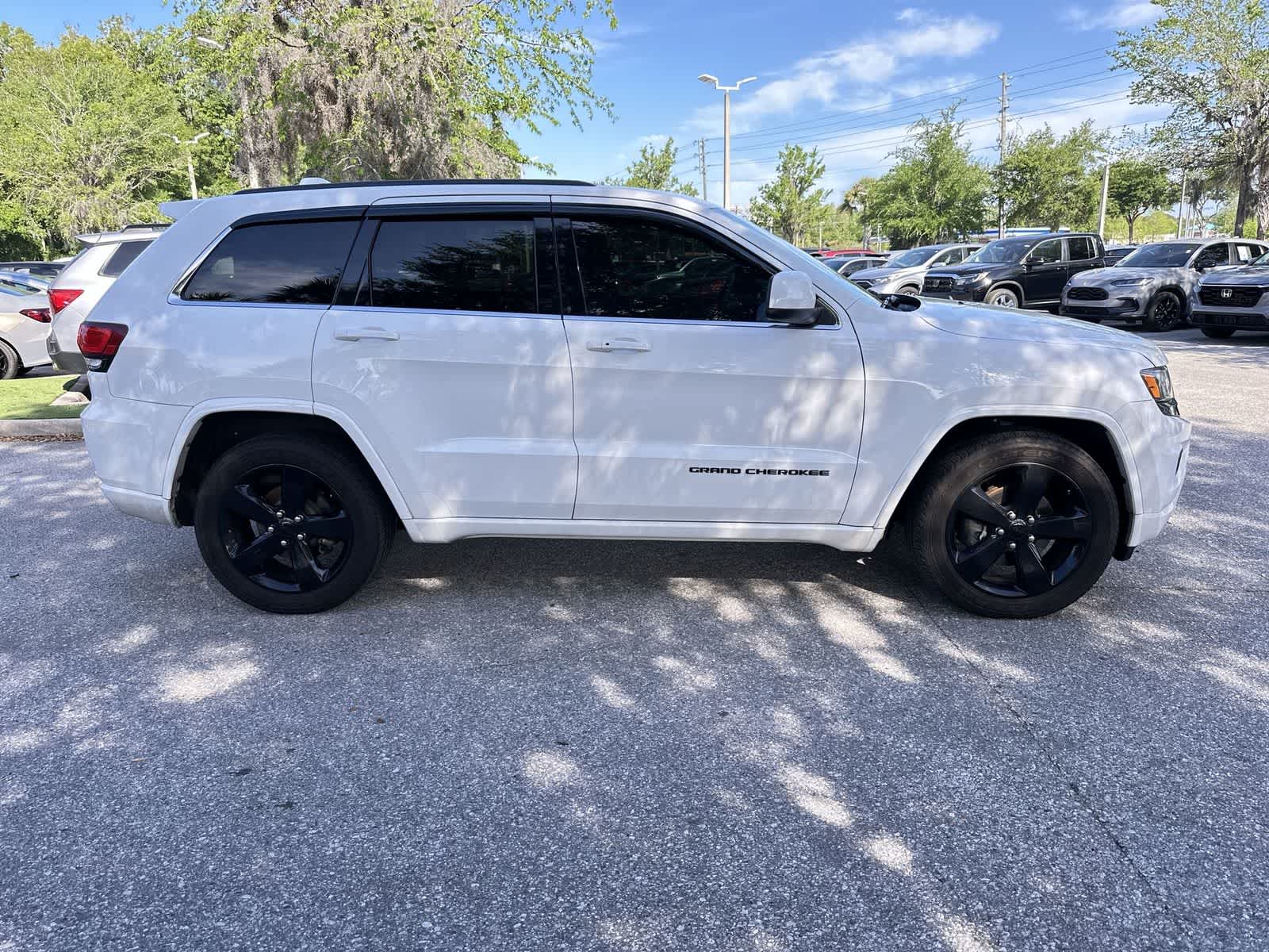 Thumbnail: 2015 Jeep Grand Cherokee - 7